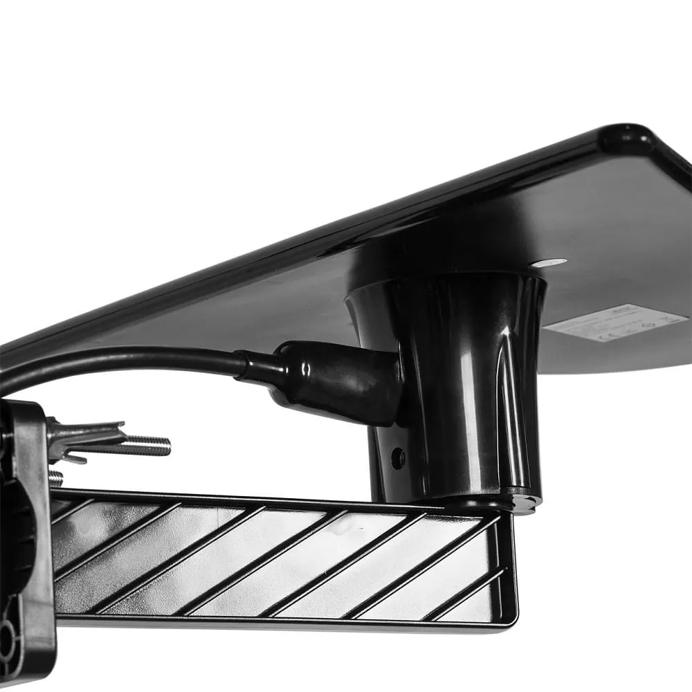 Czarny kabel podłączony do czarnego złącza w czarnym urządzeniu.