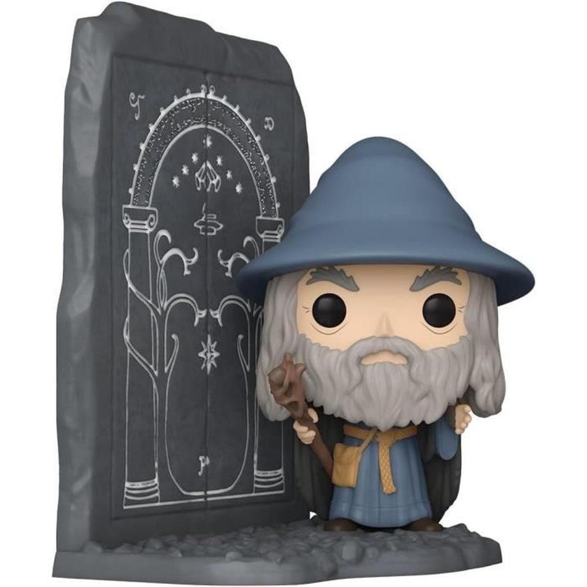 Gandalf Pop Vinyl Figur steht neben einer Steintür mit Elbenrunen und Sternen.