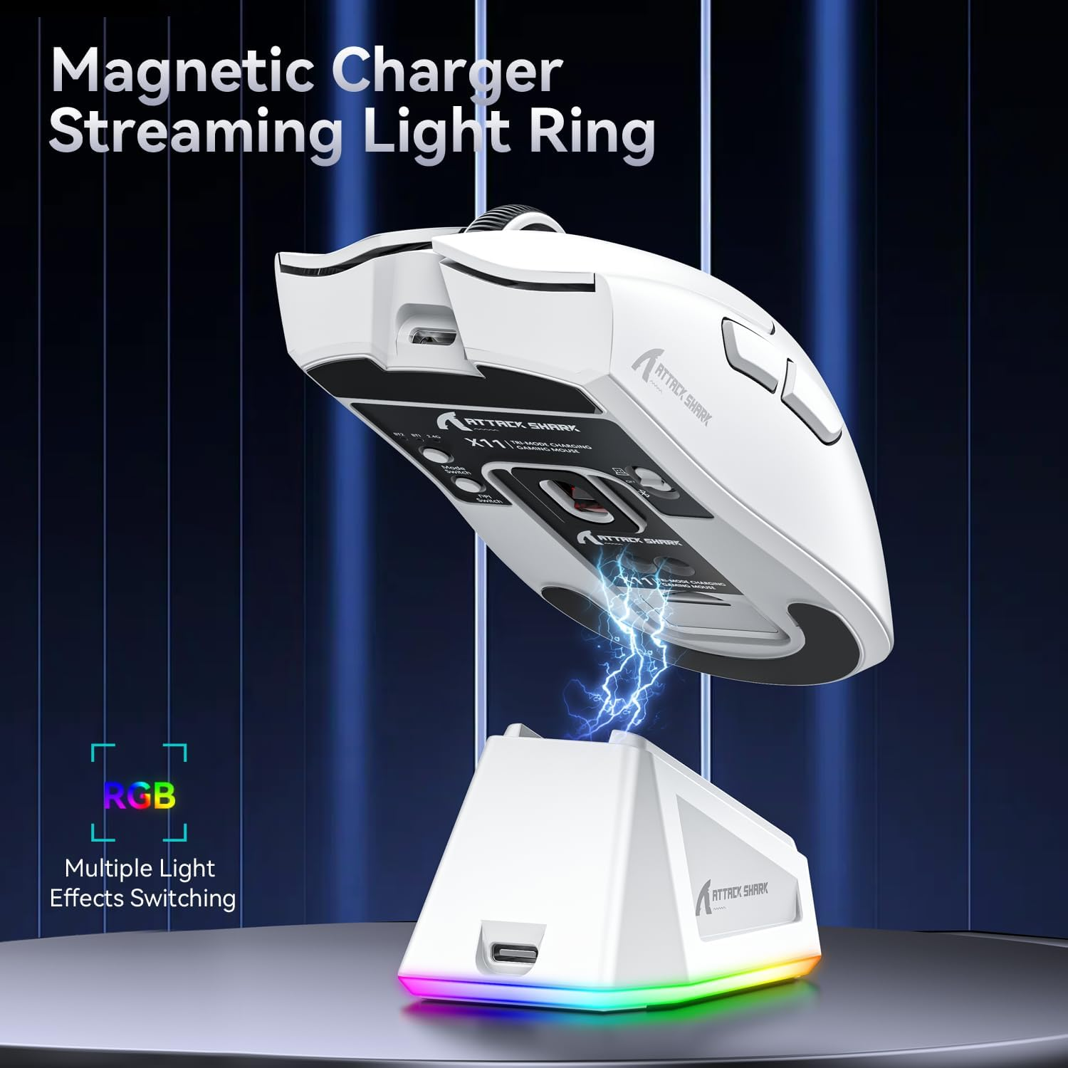 Witte gamingmuis laadt magnetisch op op RGB-basis met bliksem.
