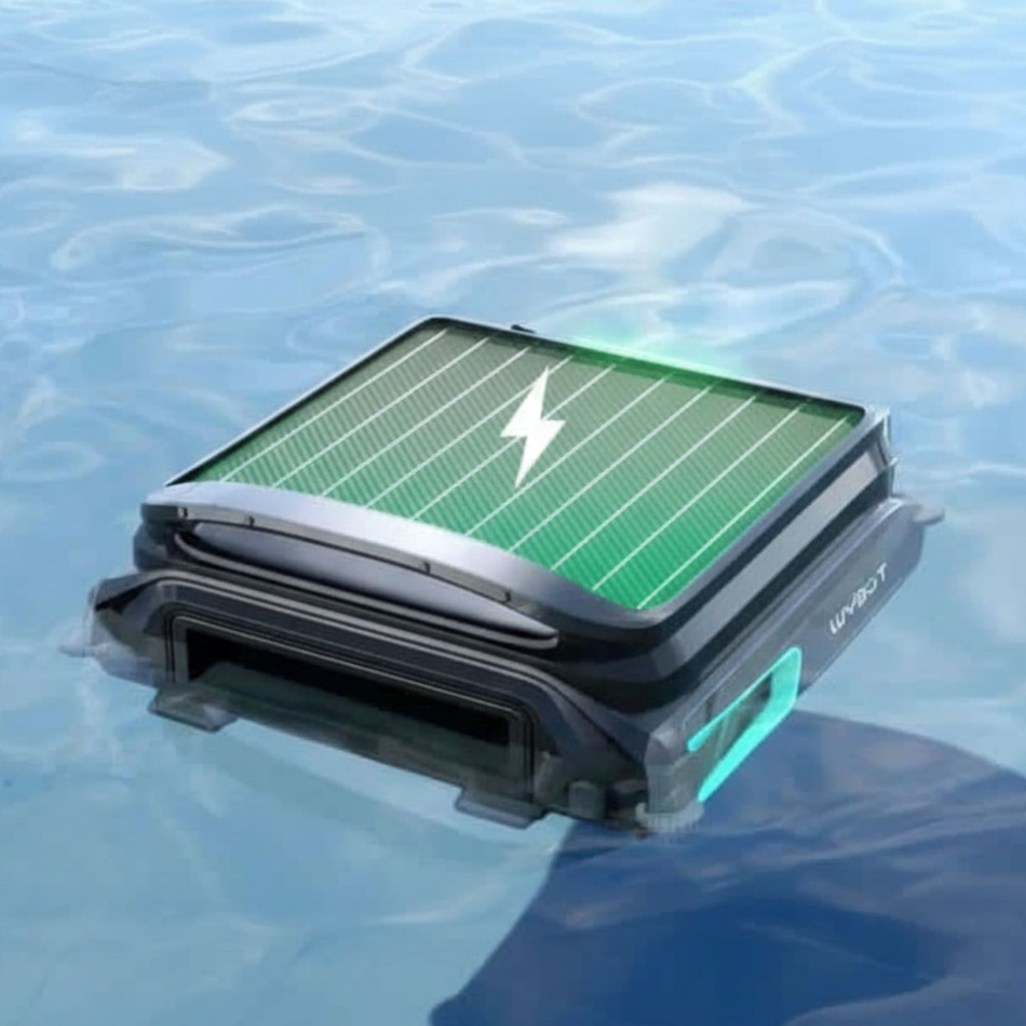 Un limpiador de piscina solar flota en el agua.