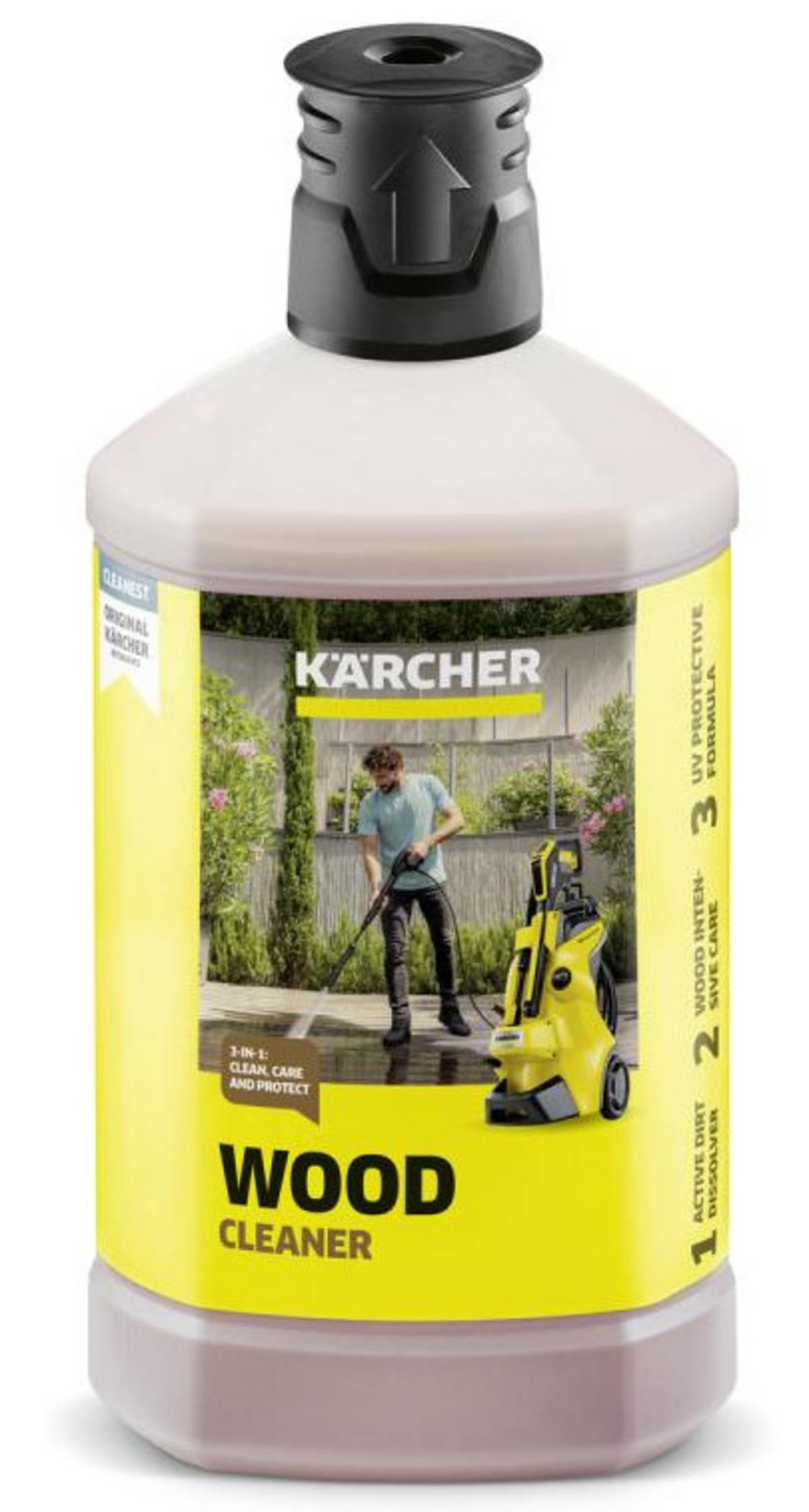 Bottiglia Kärcher Detergente Legno: Uomo pulisce legno con idropulitrice.