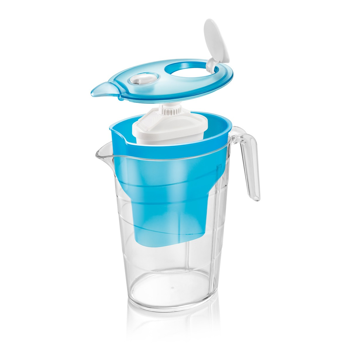 Ein blauer und transparenter Wasserfilterkrug mit offenem Deckel und Filter.