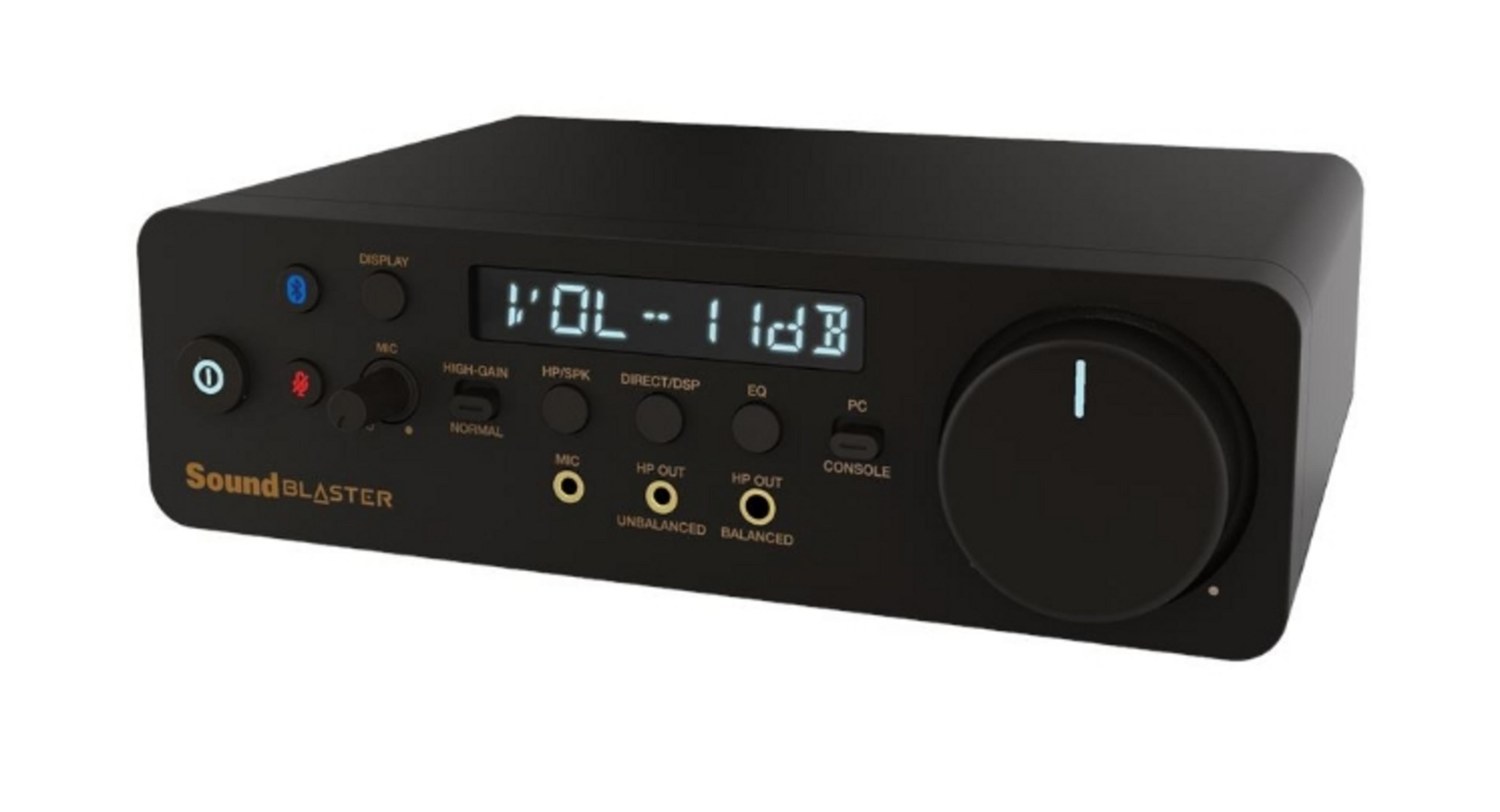 Czarny Sound Blaster z pokrętłem i cyfrowym wyświetlaczem.