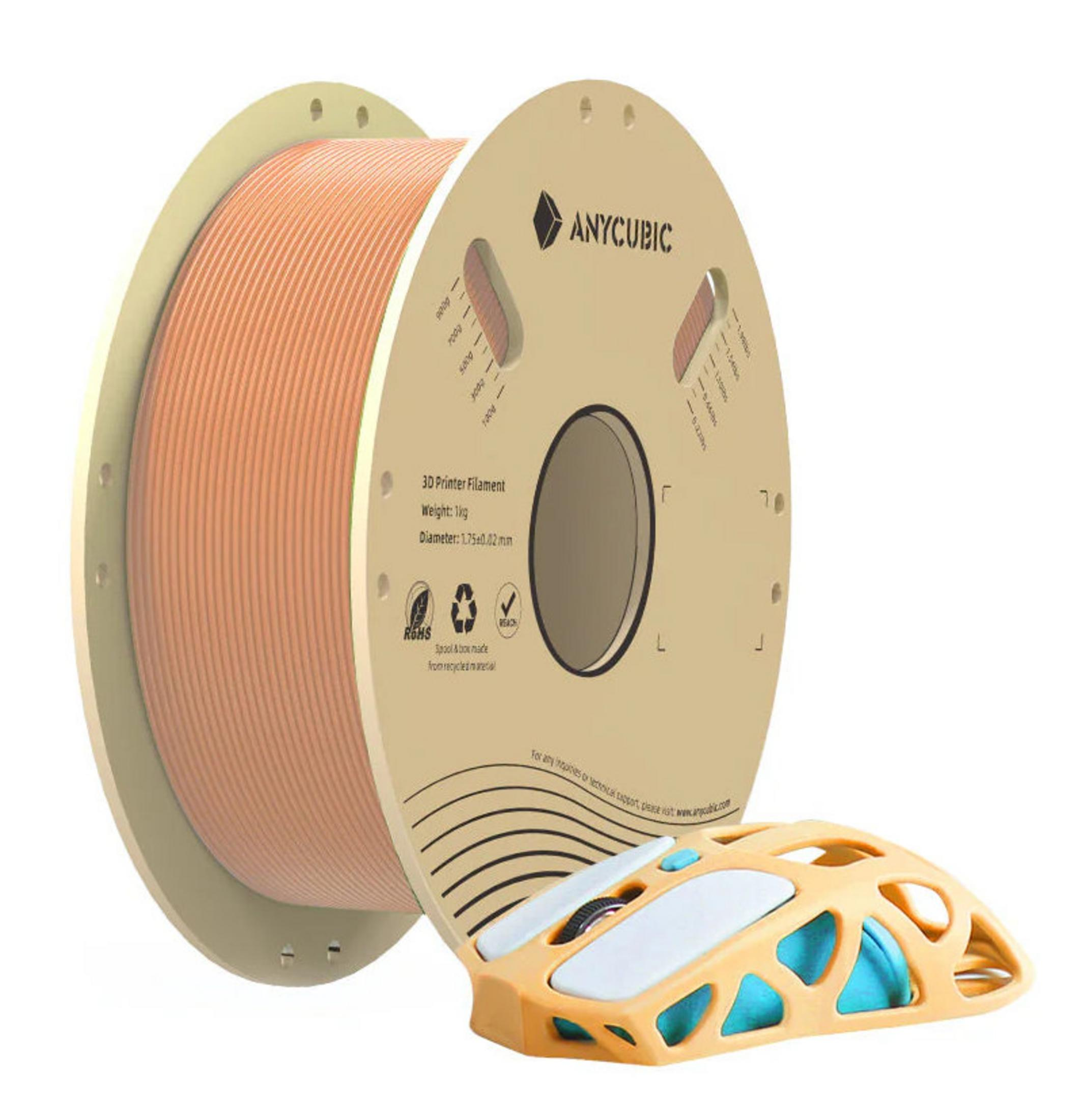 Una bobina di filamento arancione per stampante 3D accanto a un mouse.