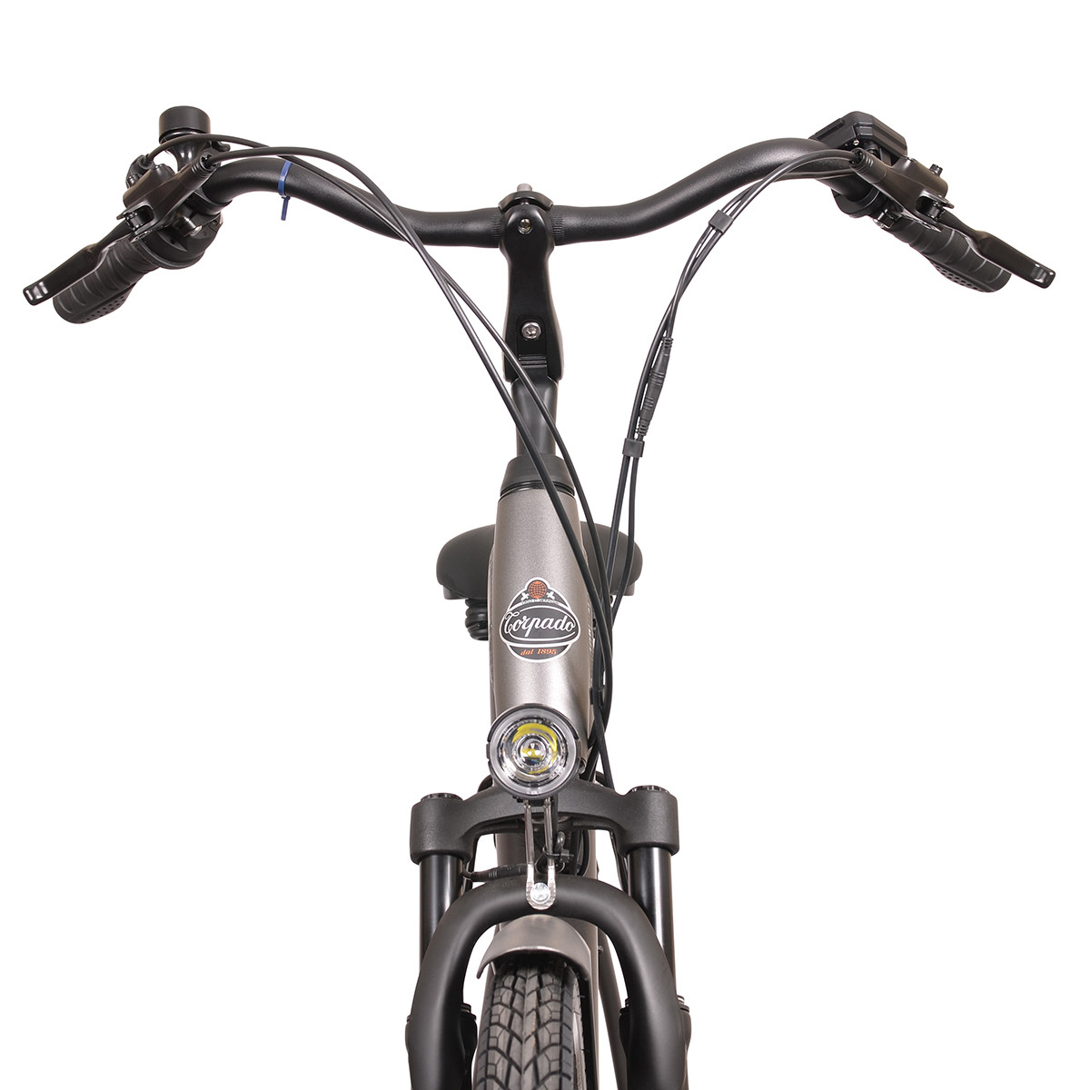 Szary rower z kierownicą, światłem i oponą. Logo na ramie.