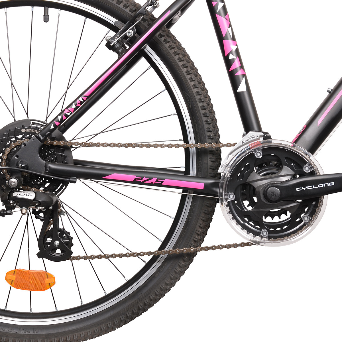 Zbliżenie ramy roweru, łańcucha, zębatek i koła.