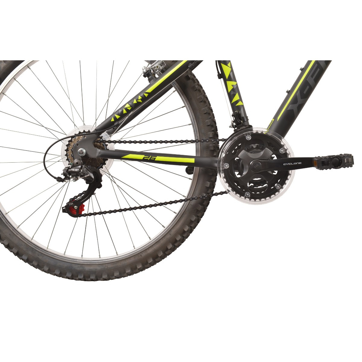 Zbliżenie tylnego koła i napędu czarnego roweru z żółtymi akcentami.