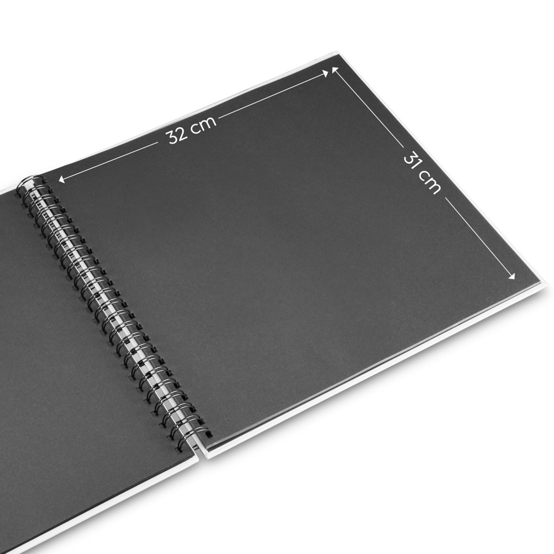 Otwarty notatnik spiralny z czarnymi stronami, wymiary 32x31 cm.