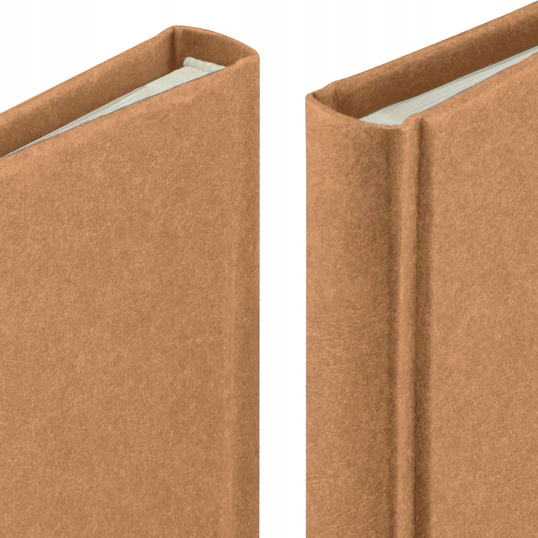 Dwie brązowe okładki książek z białymi stronami, zbliżenie.