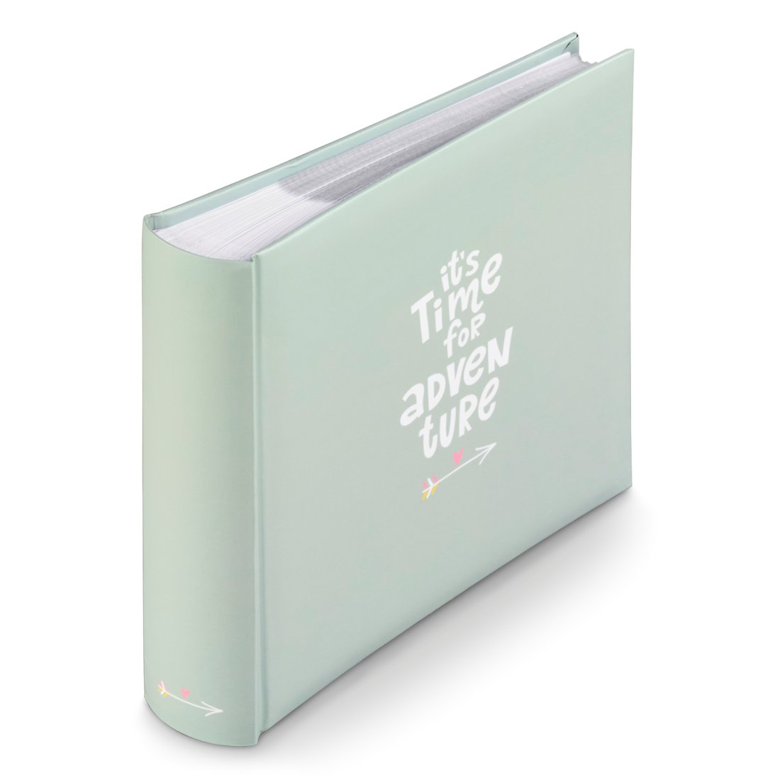 Jasnozielony album z napisem „It's time for adventure”.