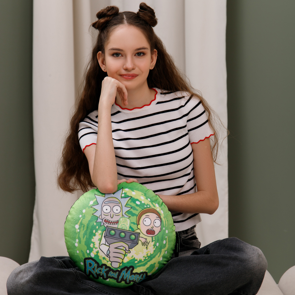 Ragazza con cuscino di Rick e Morty.