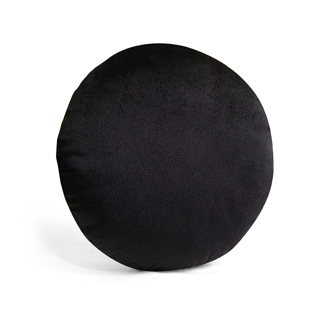 Un cuscino rotondo nero su sfondo bianco.