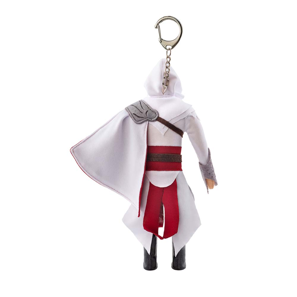 Portachiavi di una figura con cappuccio, mantello bianco, cintura rossa e pantaloni.