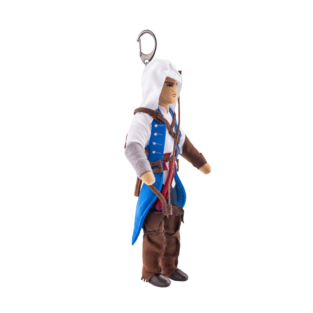 Peluche di un uomo con cappuccio bianco, gilet blu e pantaloni marroni.