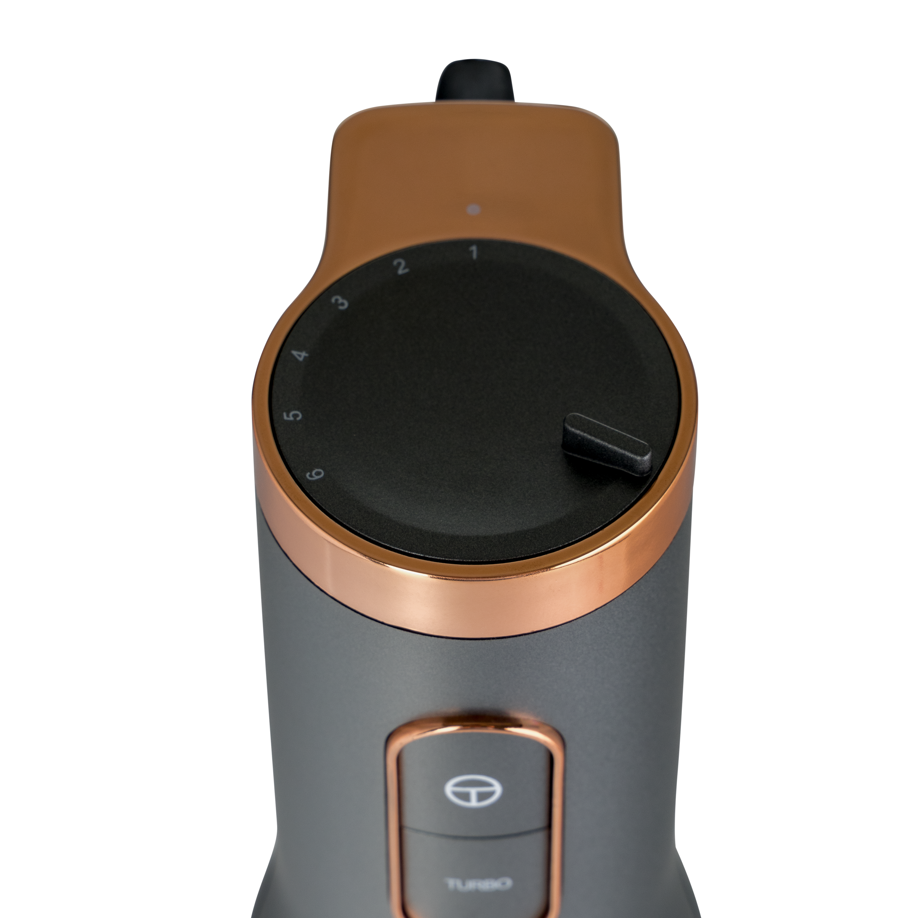 Nahaufnahme eines modernen Handmixers mit bronzefarbener Oberseite und schwarzem Drehregler mit den Zahlen 1-6.