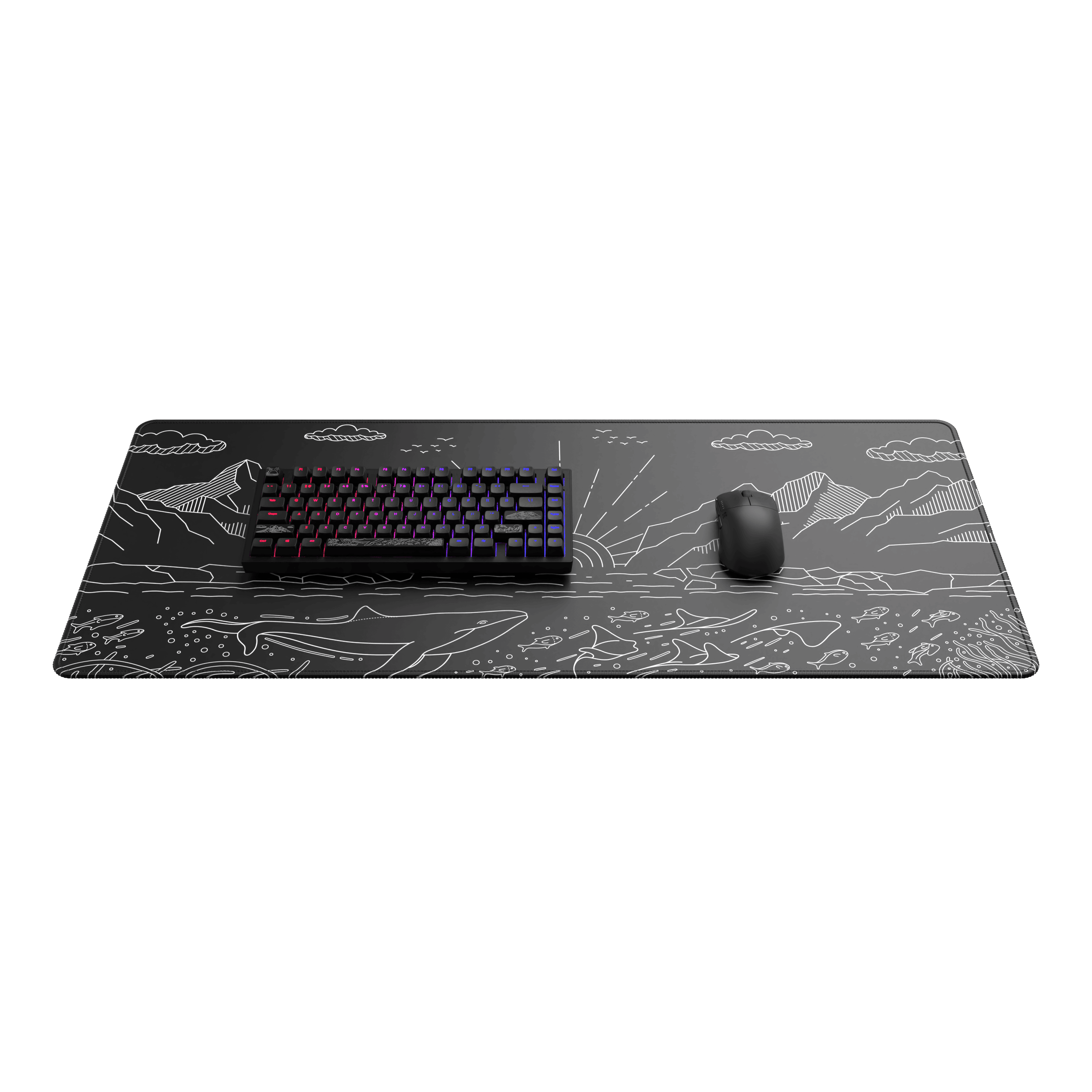 Schwarze Maus und Tastatur auf einer schwarzen Matte mit weißer Berg- und Meereszeichnung.