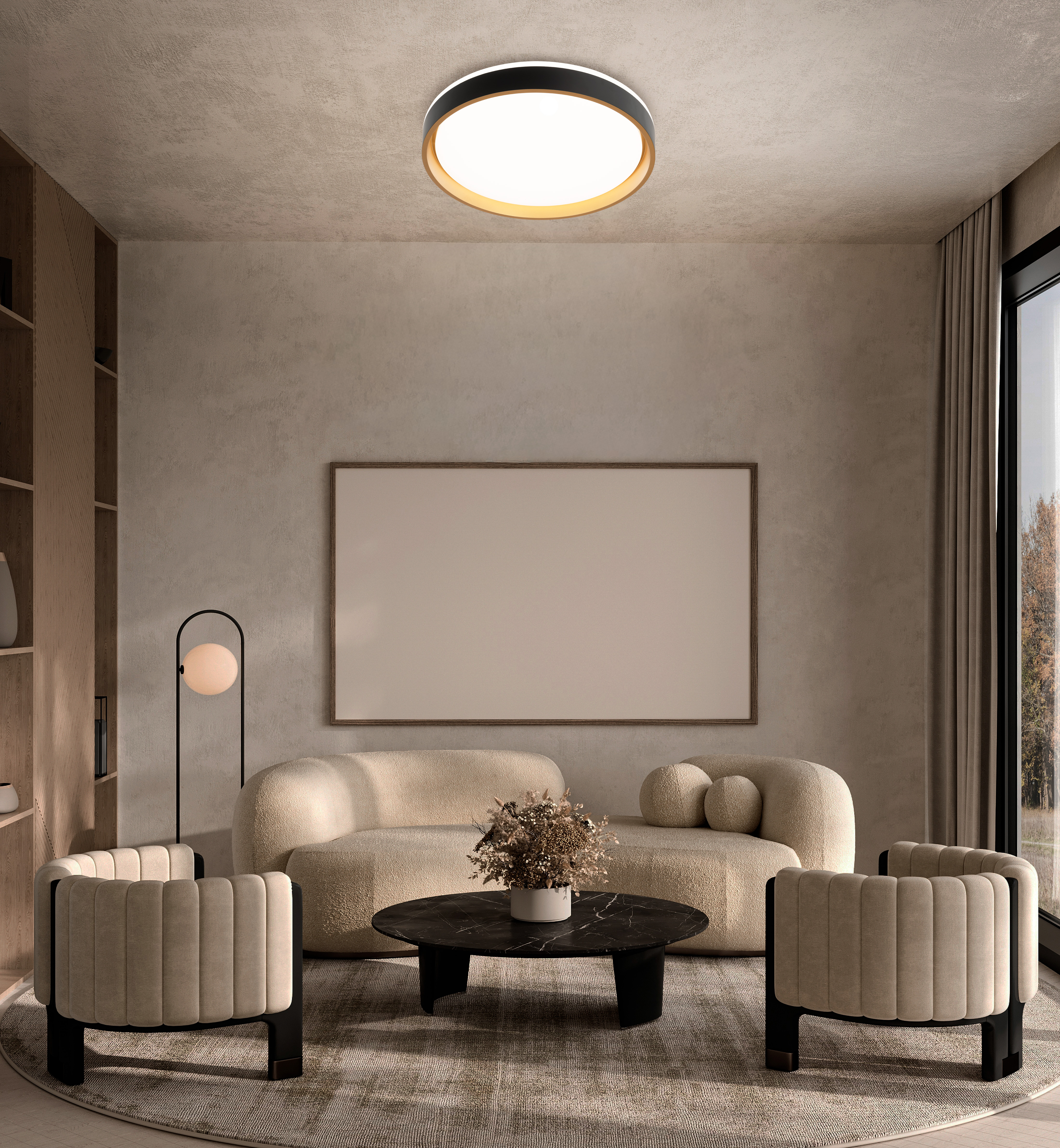 Ein Wohnzimmer mit einem beigen Sofa, zwei Sesseln, einem Couchtisch und einem Bild.