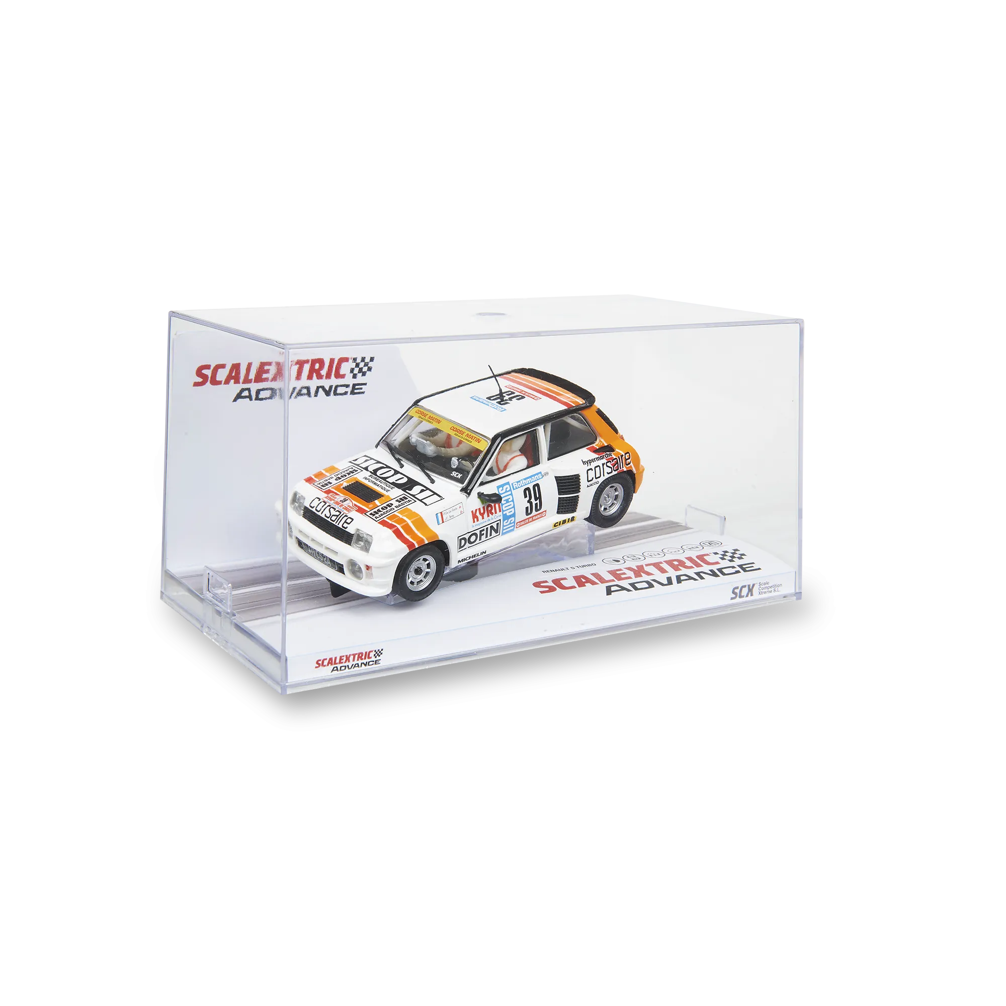 Un coche de slot de carreras blanco con rayas naranjas y el número 39 en una caja transparente.
