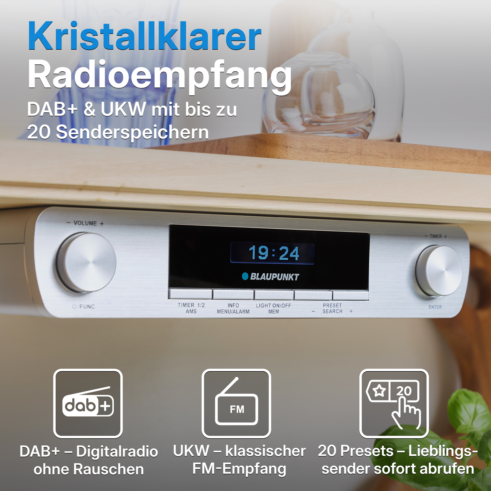 Silbernes Digitalradio mit DAB+, UKW, Zeit und 3 Icons unten.