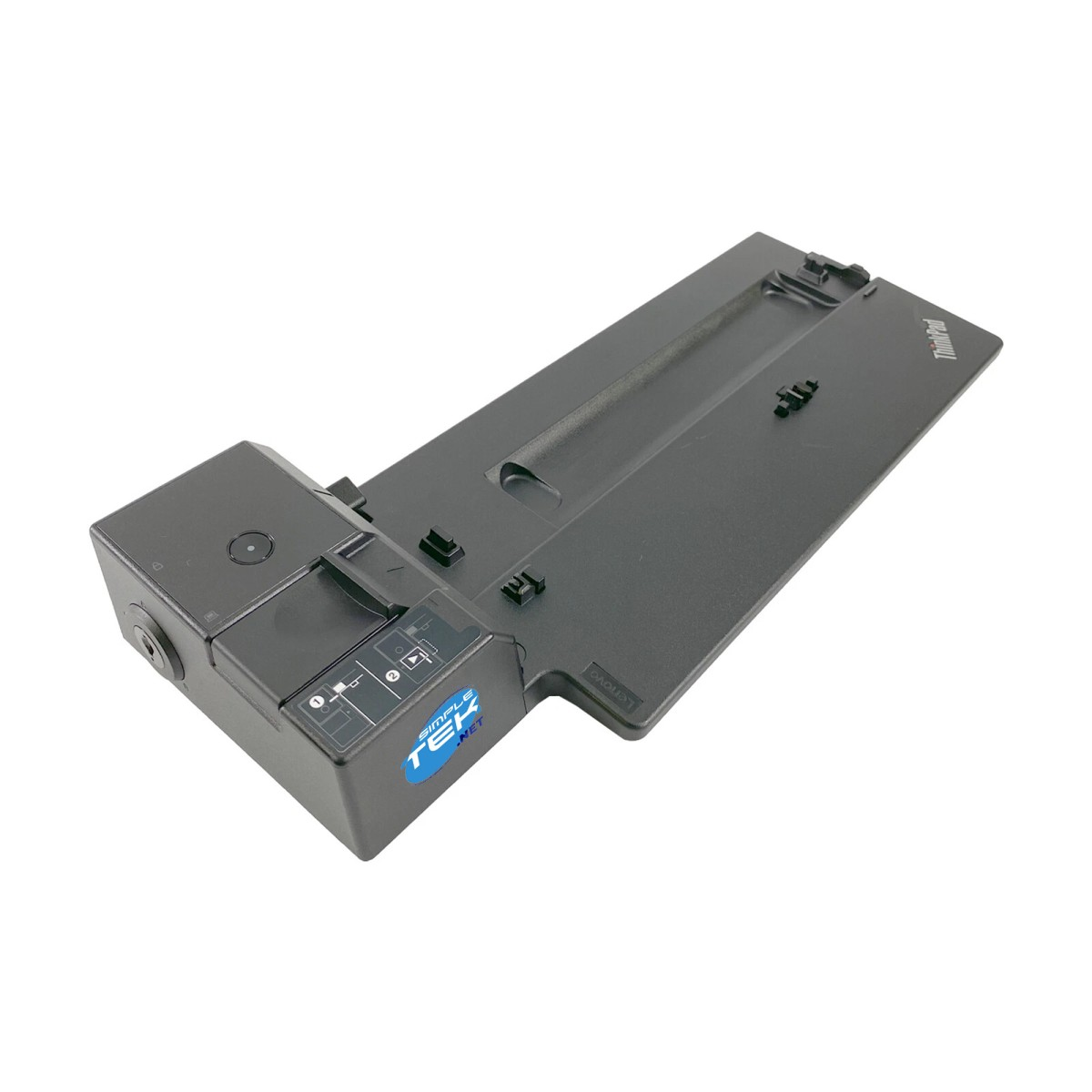 Una docking station ThinkPad nera con porte e adesivo blu.