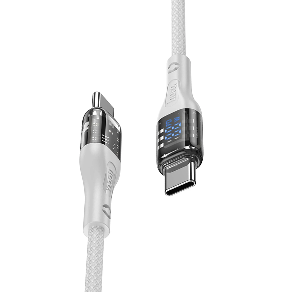 100W gösteren dijital ekranlı iki beyaz USB-C kablosu.