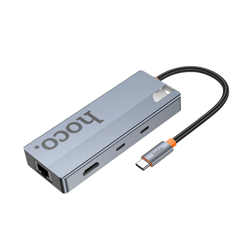 Siyah kablolu ve turuncu konektörlü gri USB-C hub.