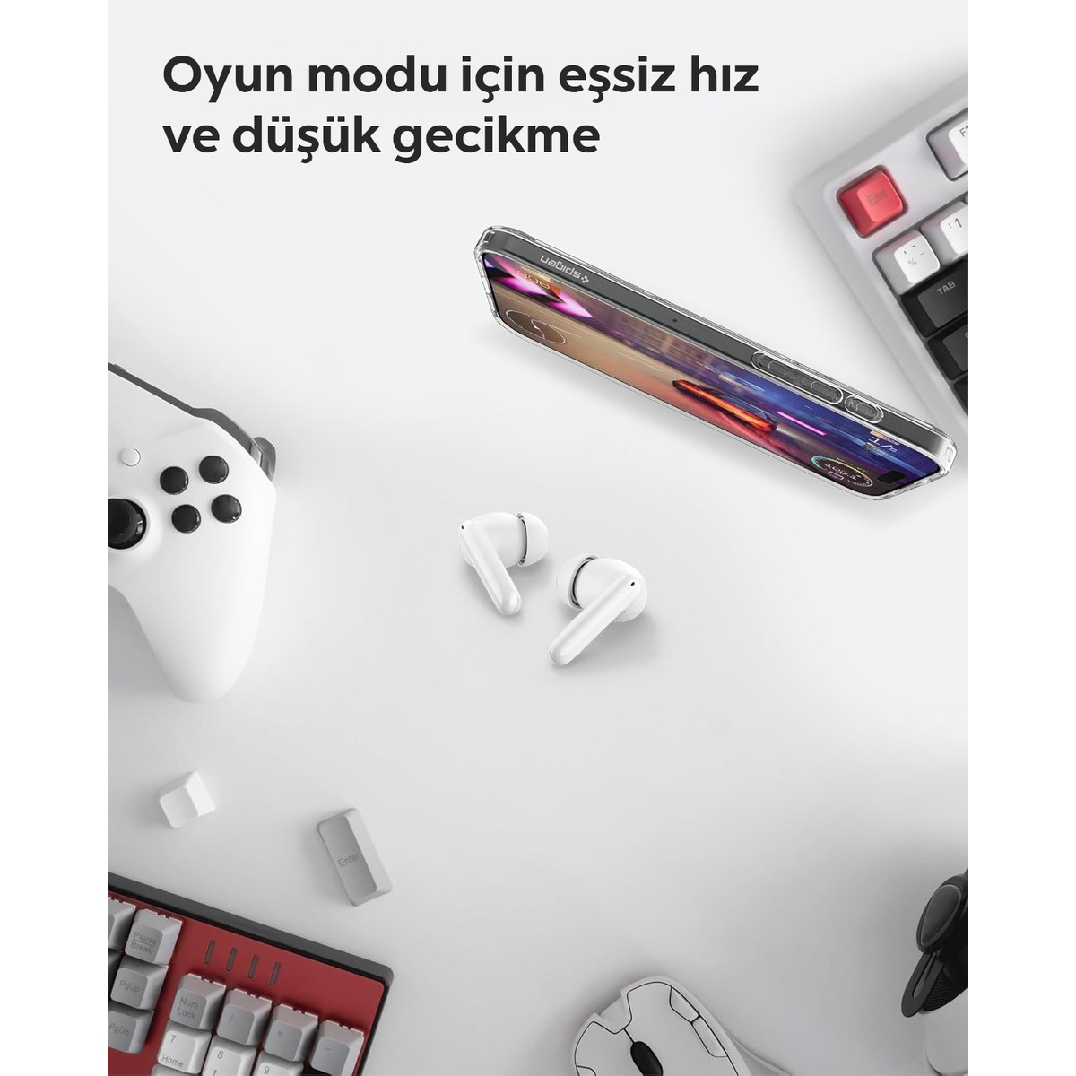 Oyun ekranlı akıllı telefon, kulaklık, kumanda ve klavye.
