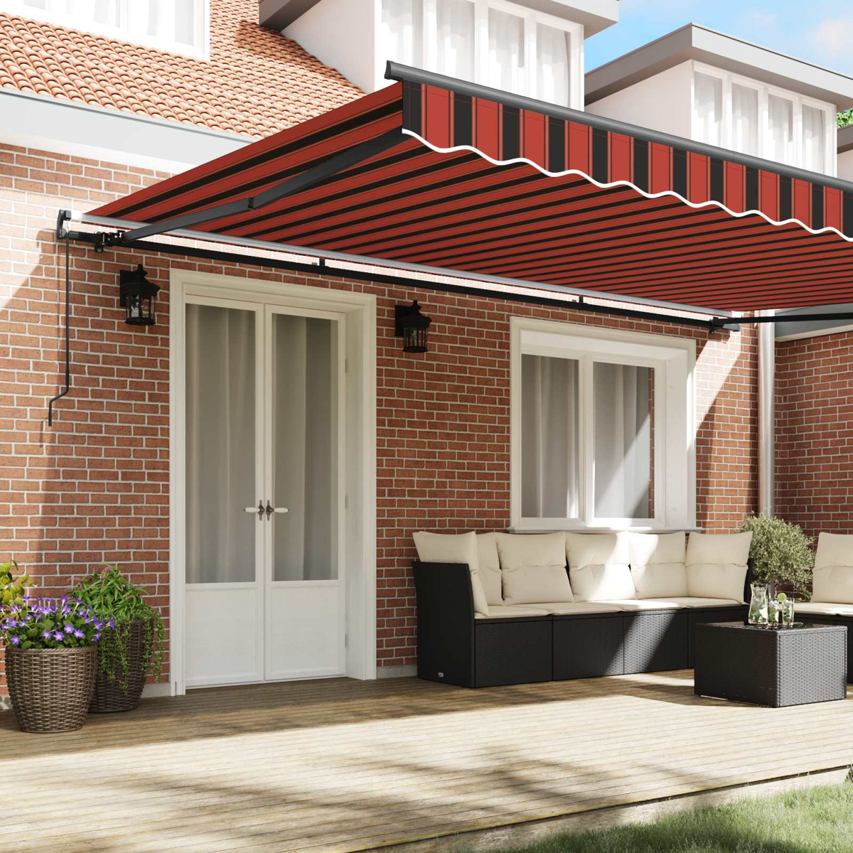 Tendalino rosso e nero su un patio con mobili e porta.
