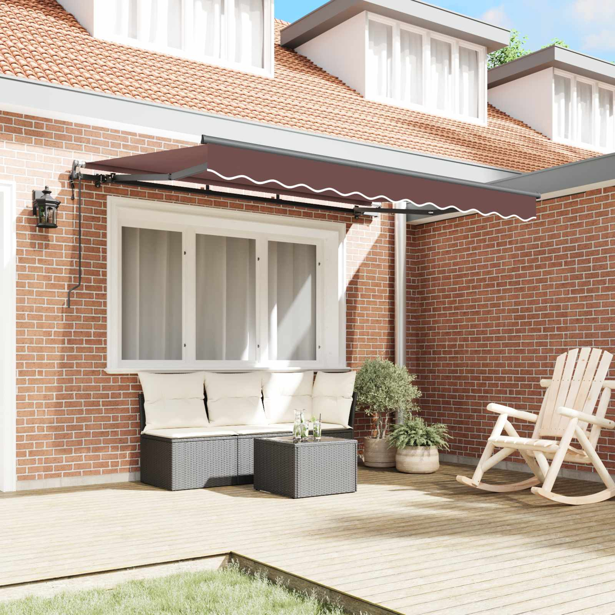 Braune Markise über Sofa, Tisch und Schaukelstuhl auf Holzterrasse.