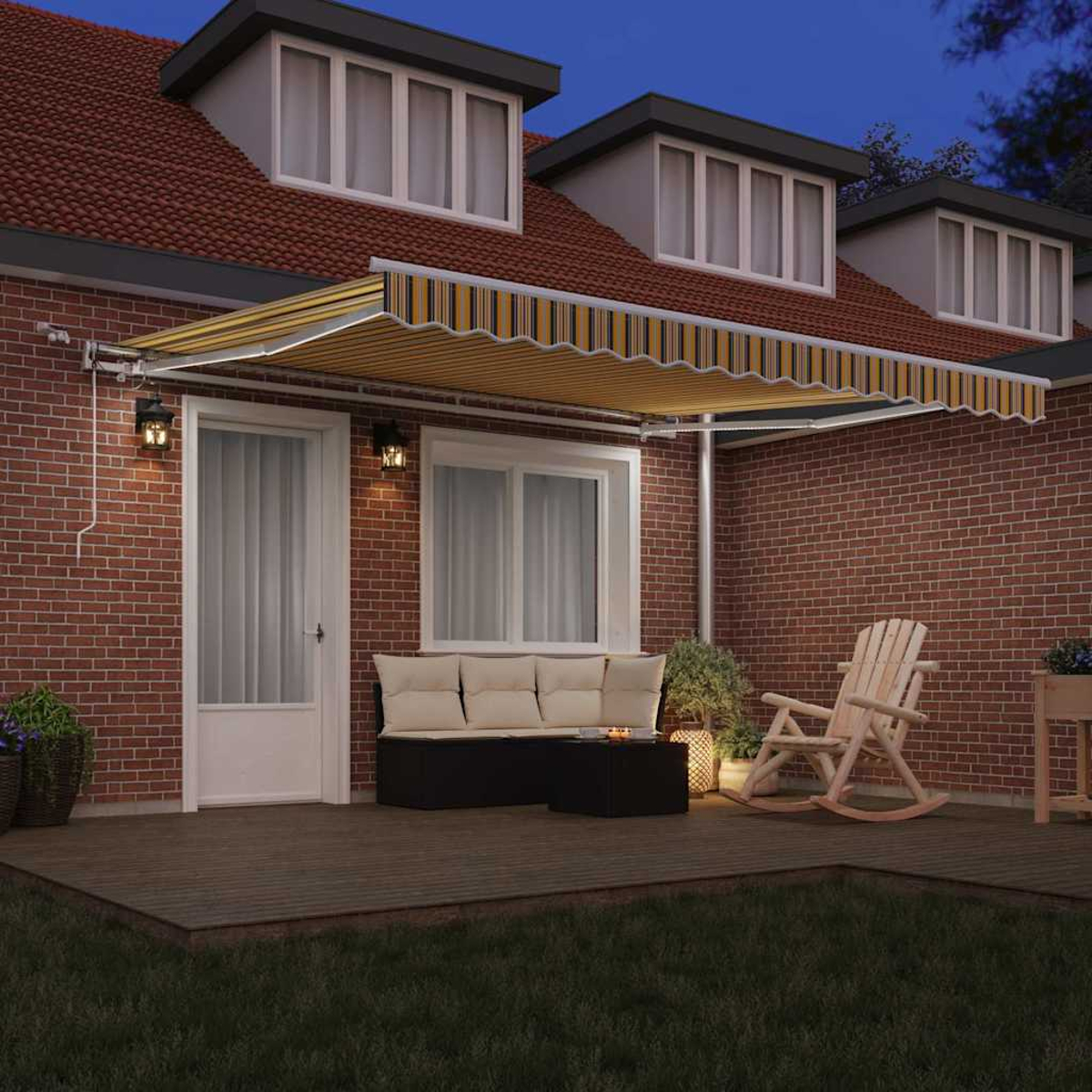 Un toldo a rayas sobre un patio con muebles y una mecedora.