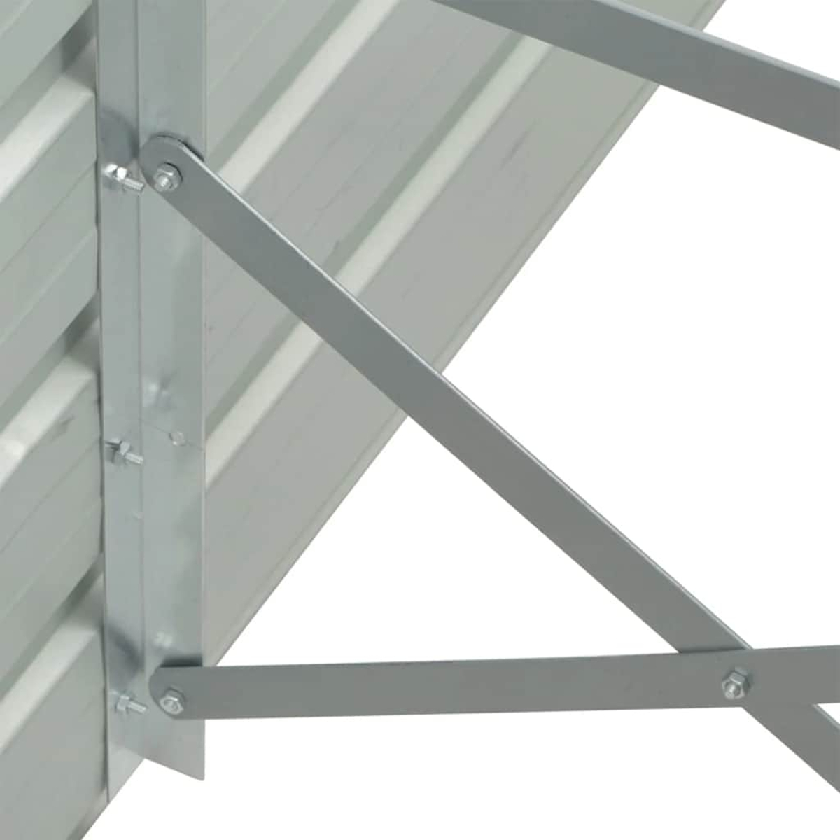 Silberne Metallstreben stützen eine Paneelwand mit horizontalen Streifen.