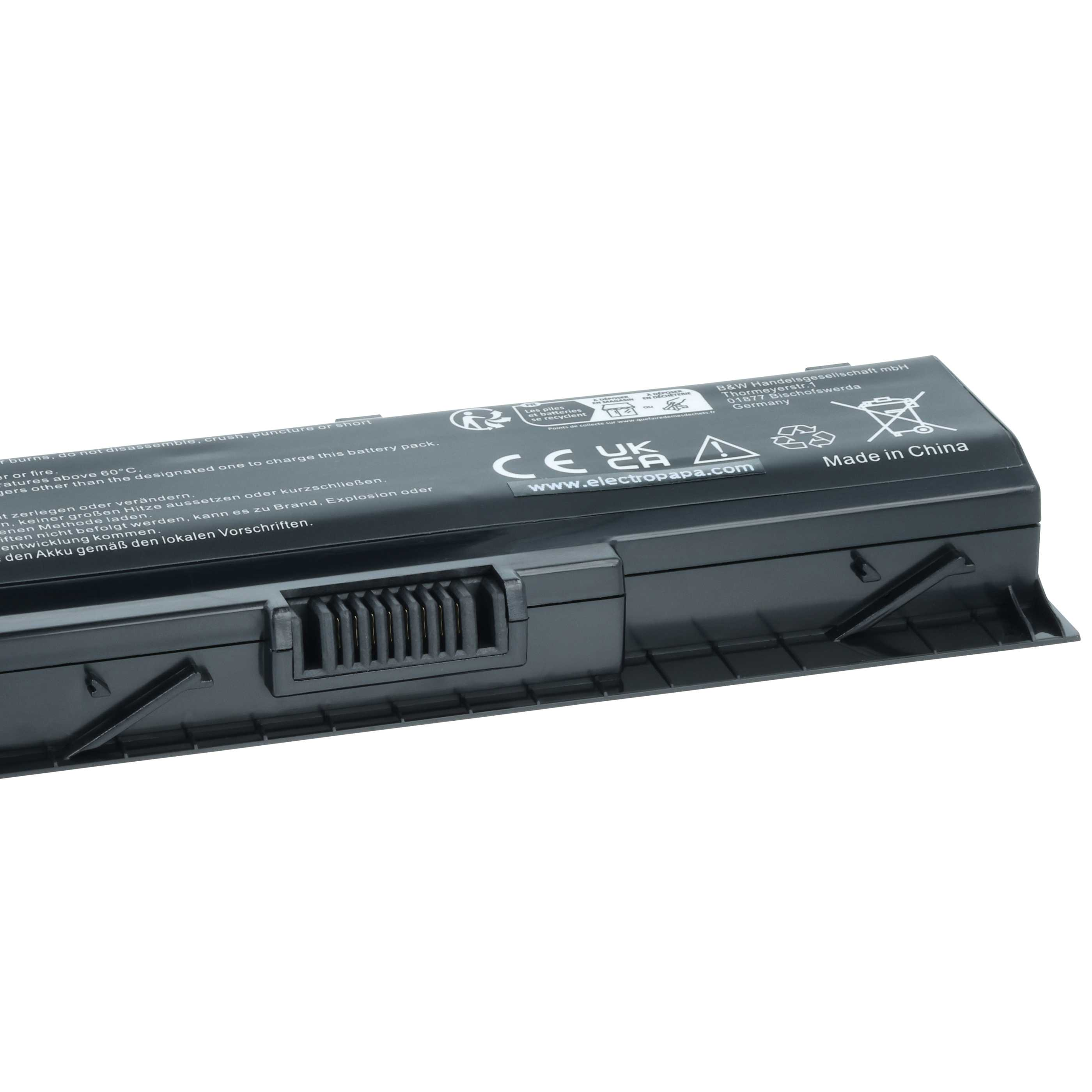 Schwarzer Laptop-Akku mit Warnsymbolen und Aufschriften, Made in China.