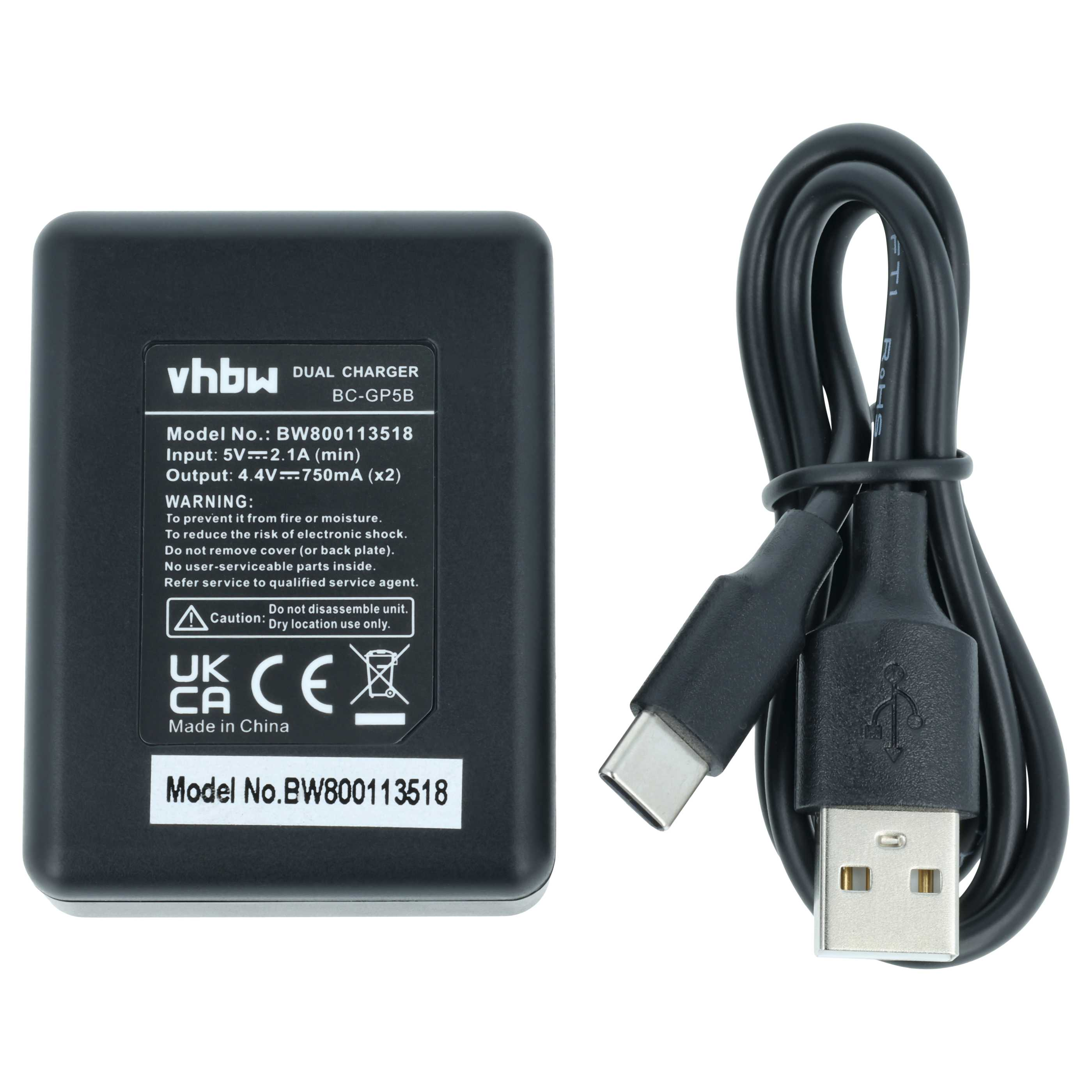 Ein schwarzes Ladegerät mit Kabeln und USB-C-Steckern.