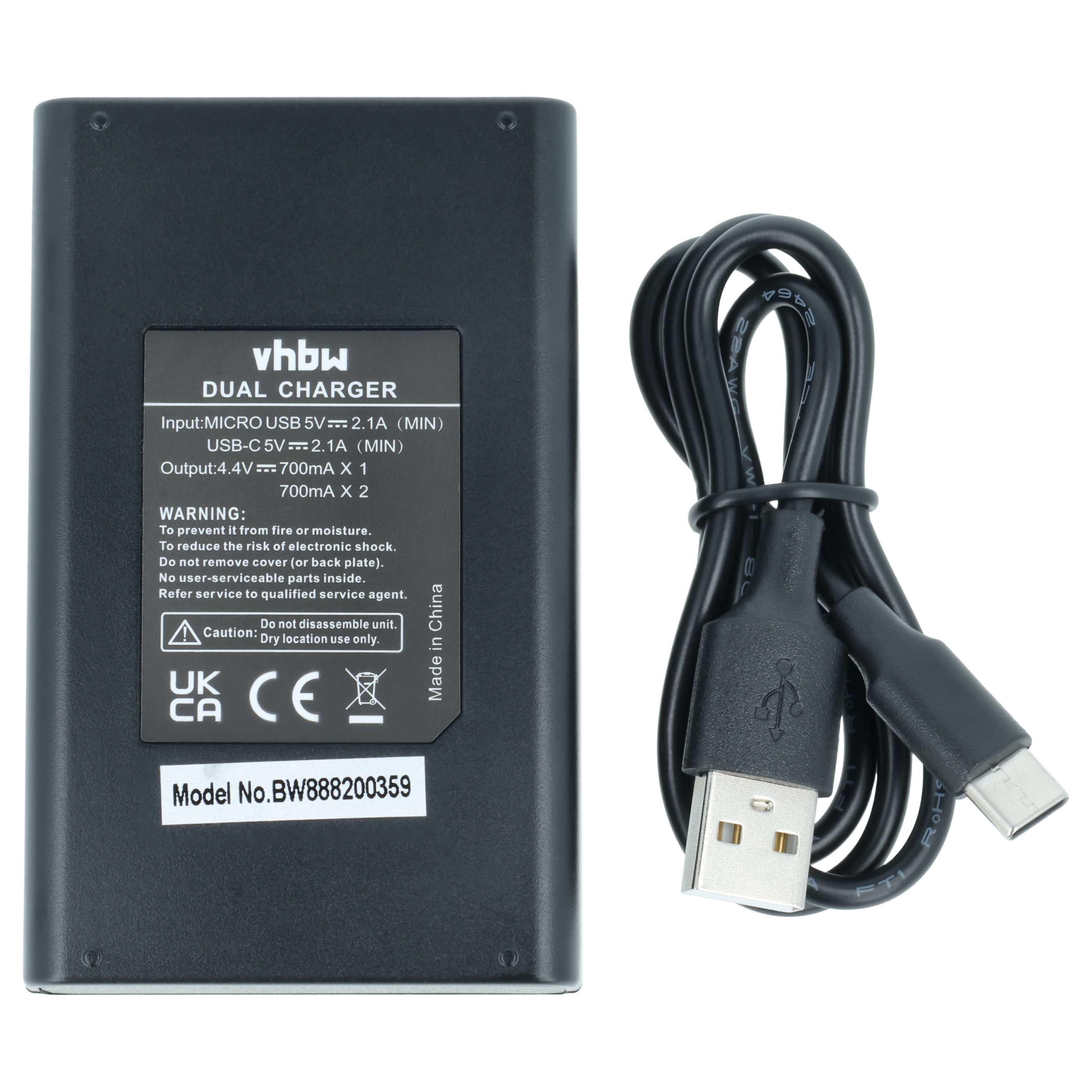 Schwarzes Ladegerät mit USB-A- und USB-C-Anschlusskabel.