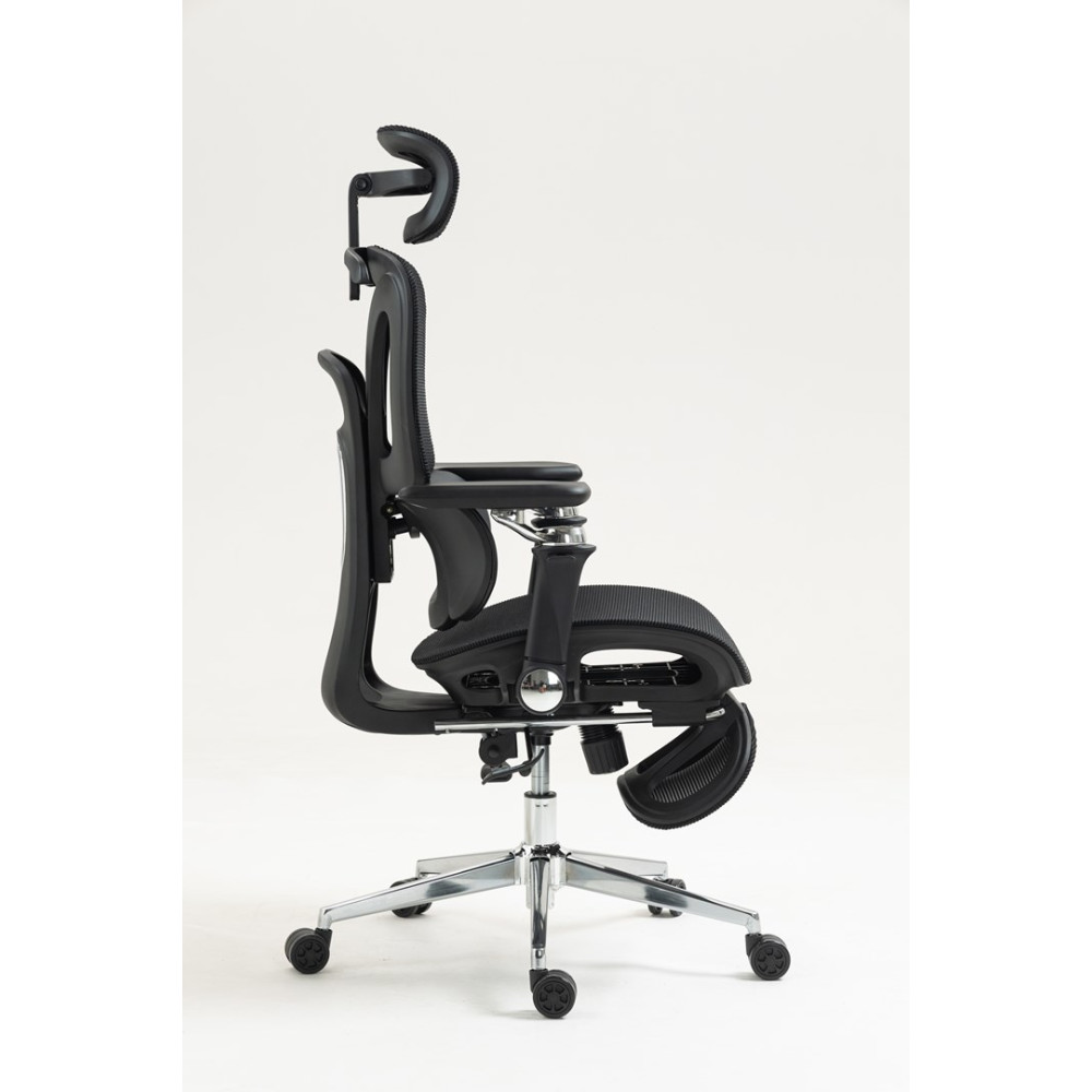 Ergonomiczne czarne krzesło biurowe z zagłówkiem i wysuwanym podnóżkiem.