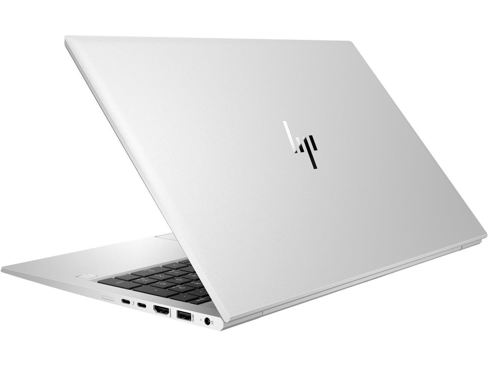 Ein silberner HP Laptop ist geöffnet, mit Blick auf die Tastatur und Anschlüsse.