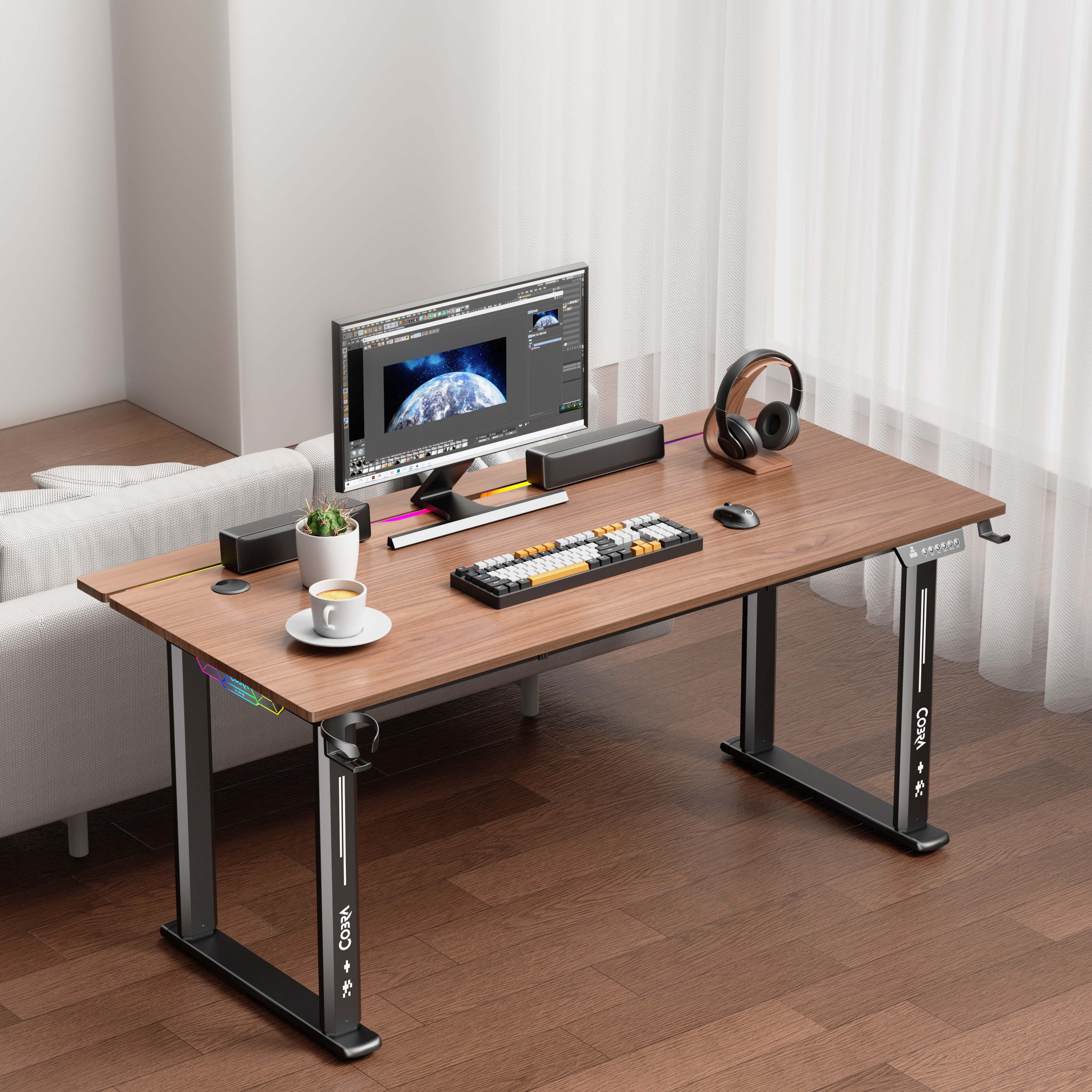 Biurko z monitorem, klawiaturą, myszą, słuchawkami i filiżanką kawy.