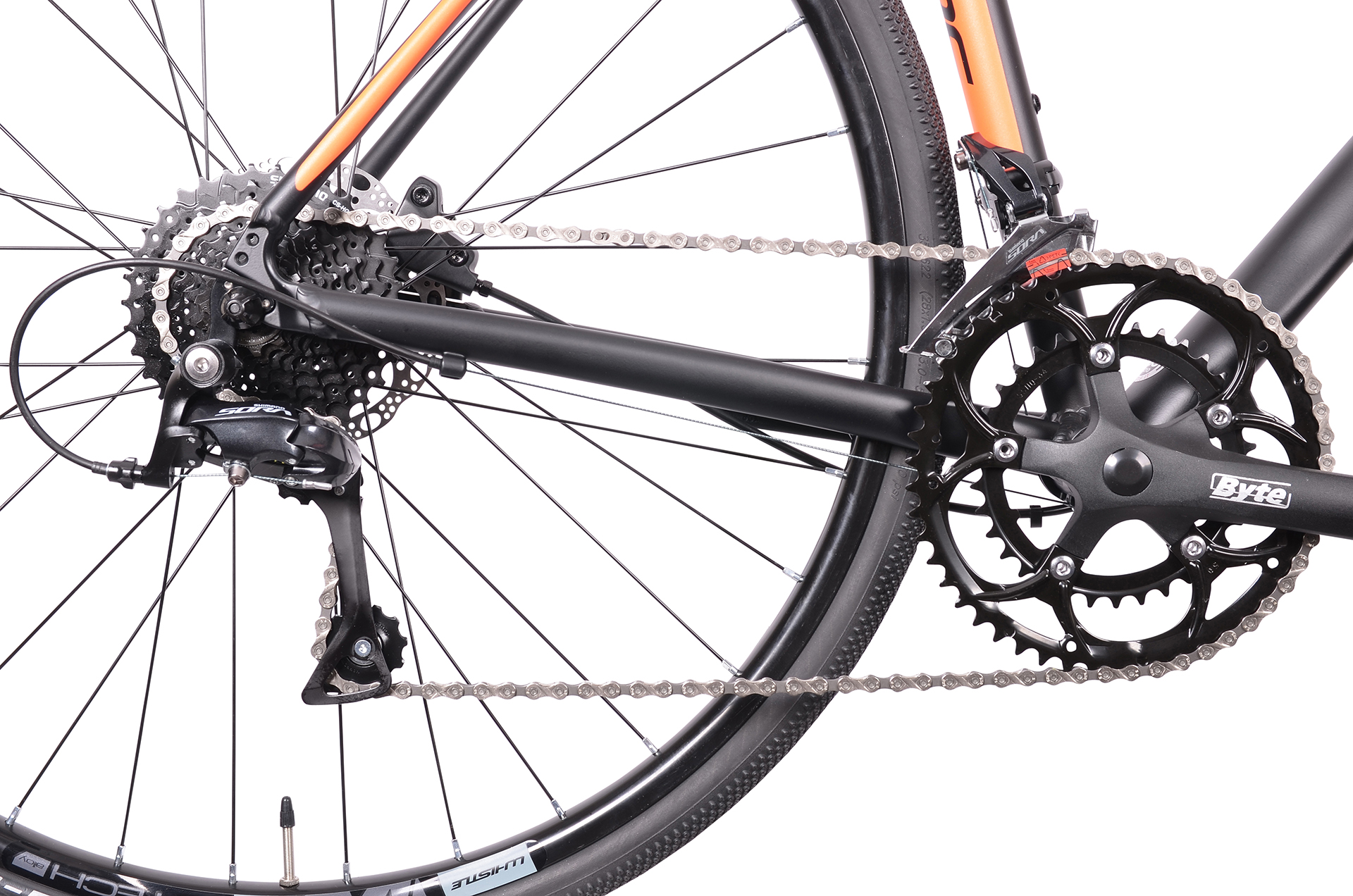 Zbliżenie przerzutki i łańcucha roweru.