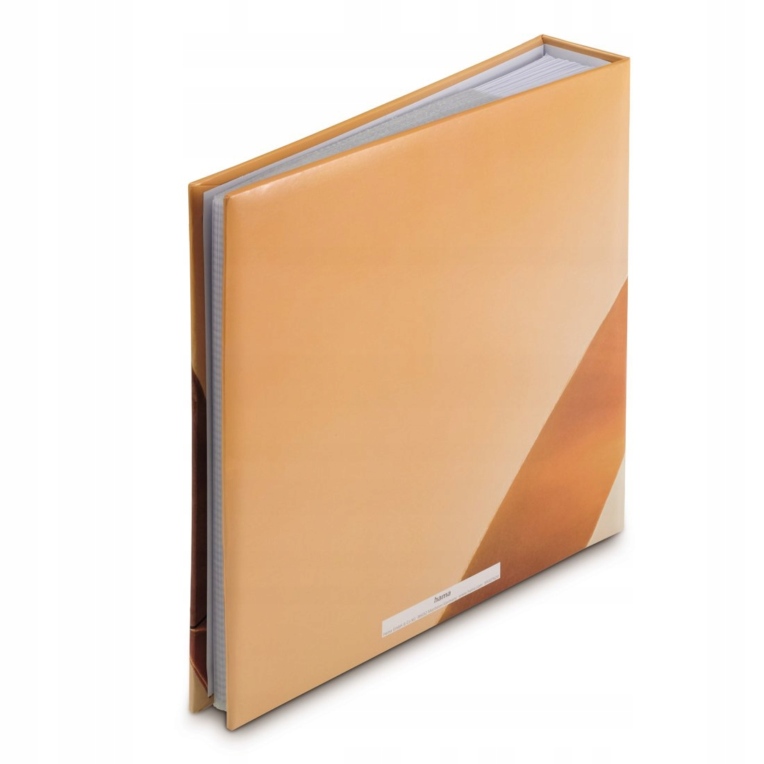 Jasnopomarańczowy album na zdjęcia z ukośnym, ciemniejszym pomarańczowym paskiem na przedniej okładce, stojący pionowo, pokazujący grzbiet.