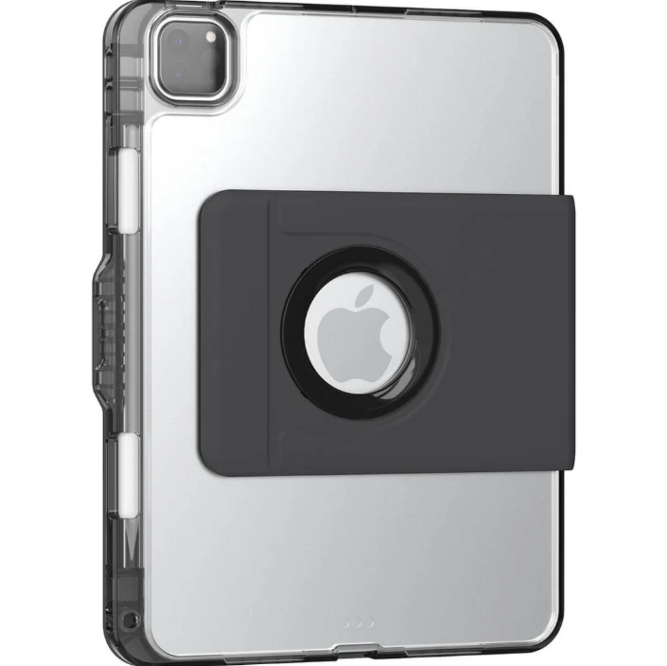 Una funda transparente para tableta con agarre negro en la parte posterior.