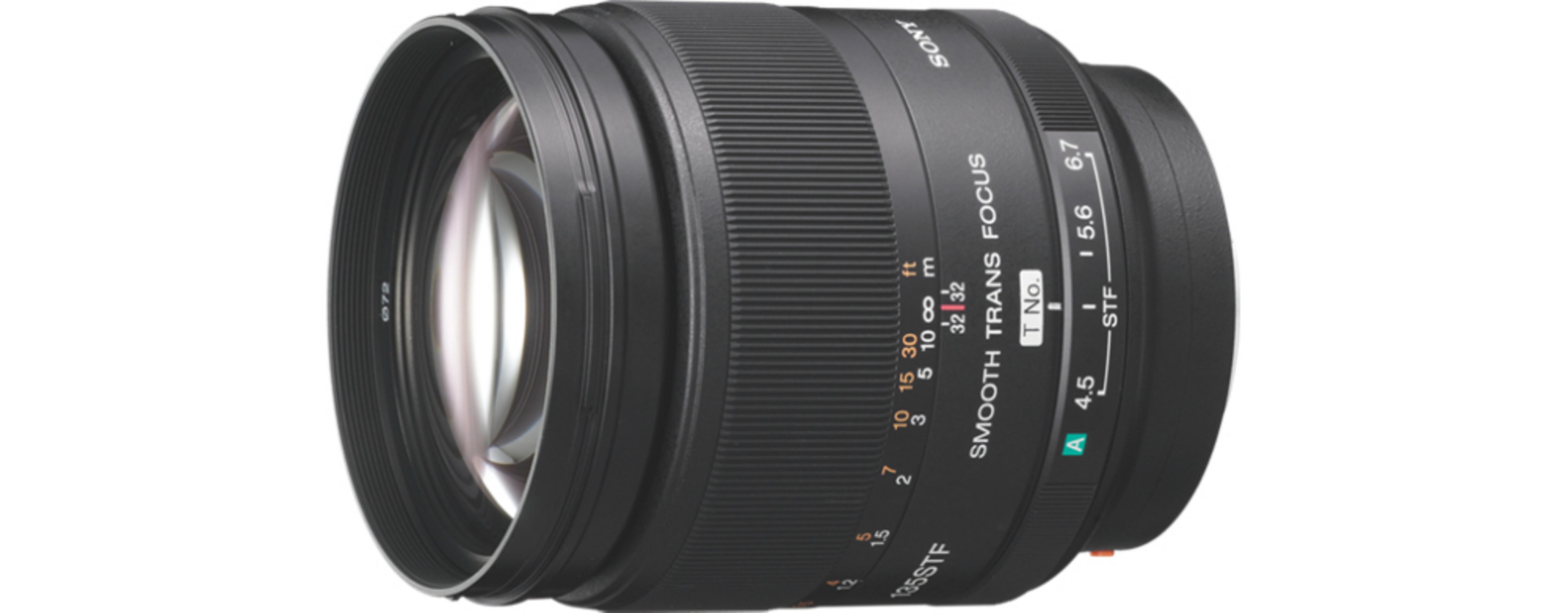 Sony 135mm f/1.8 Objektiv mit Fokusmarkierungen und Blendenring.