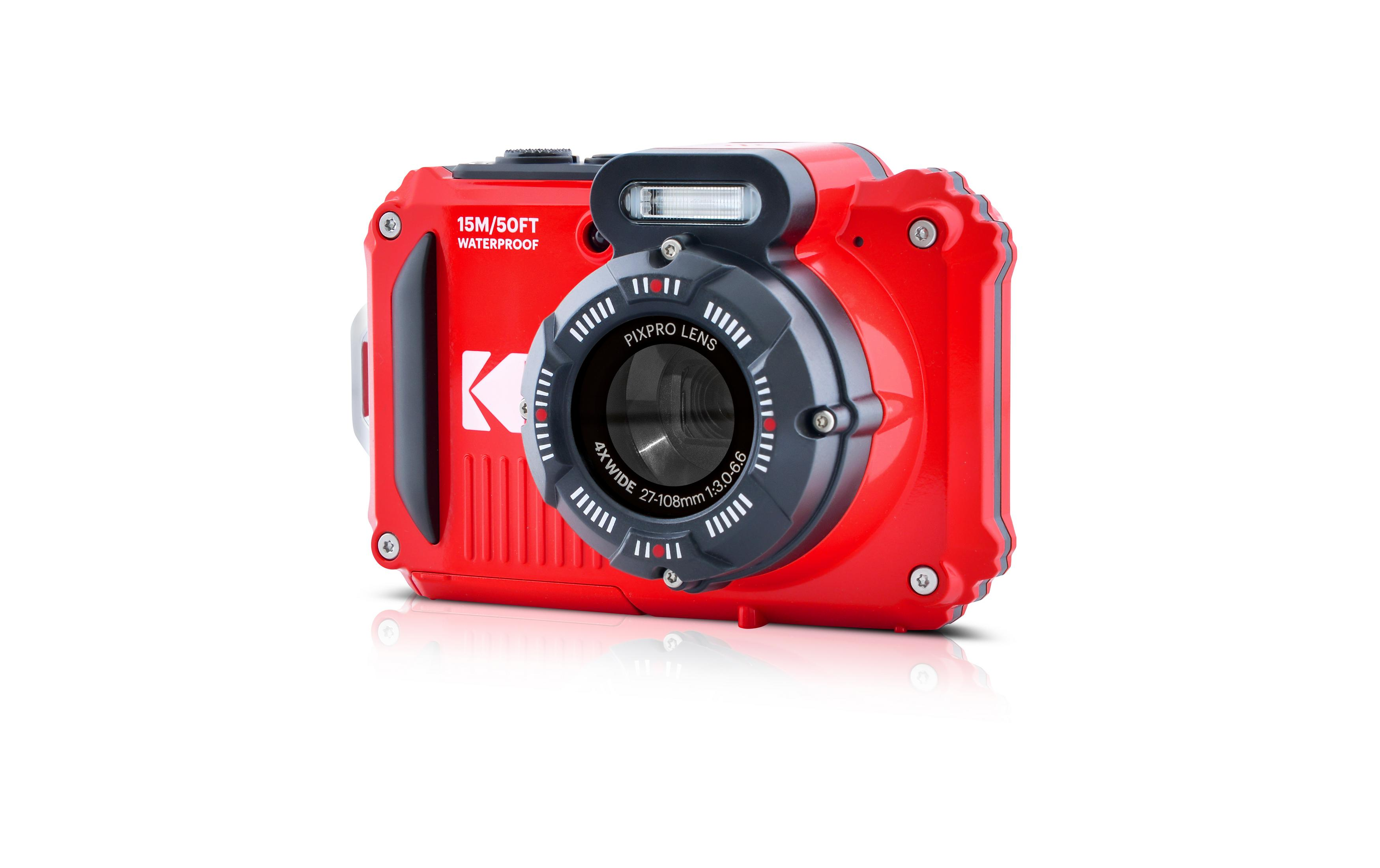 Cámara Kodak roja impermeable con lente y flash.