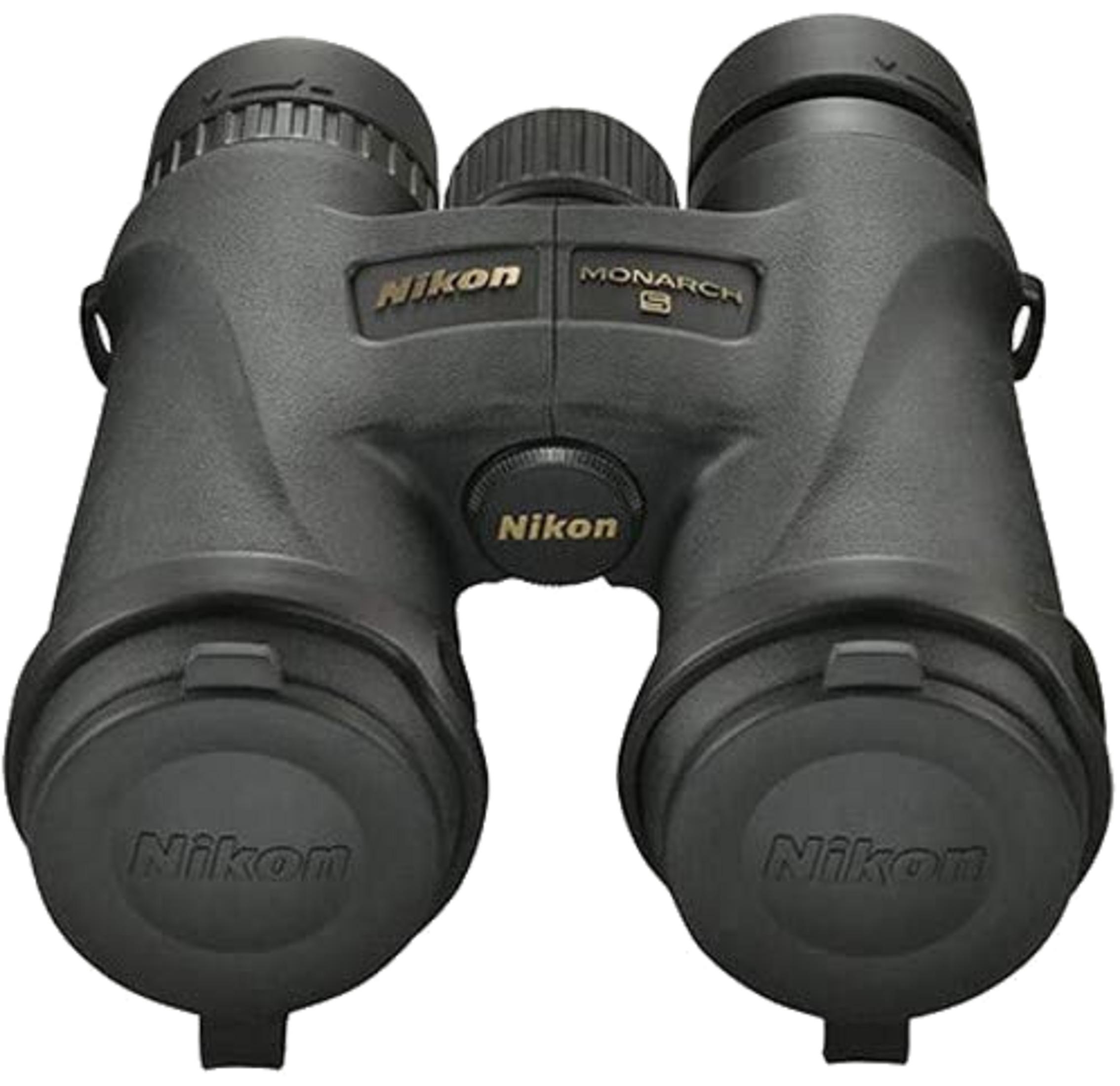 Schwarze Nikon Monarch Ferngläser mit Objektivdeckeln und Fokussierrad.