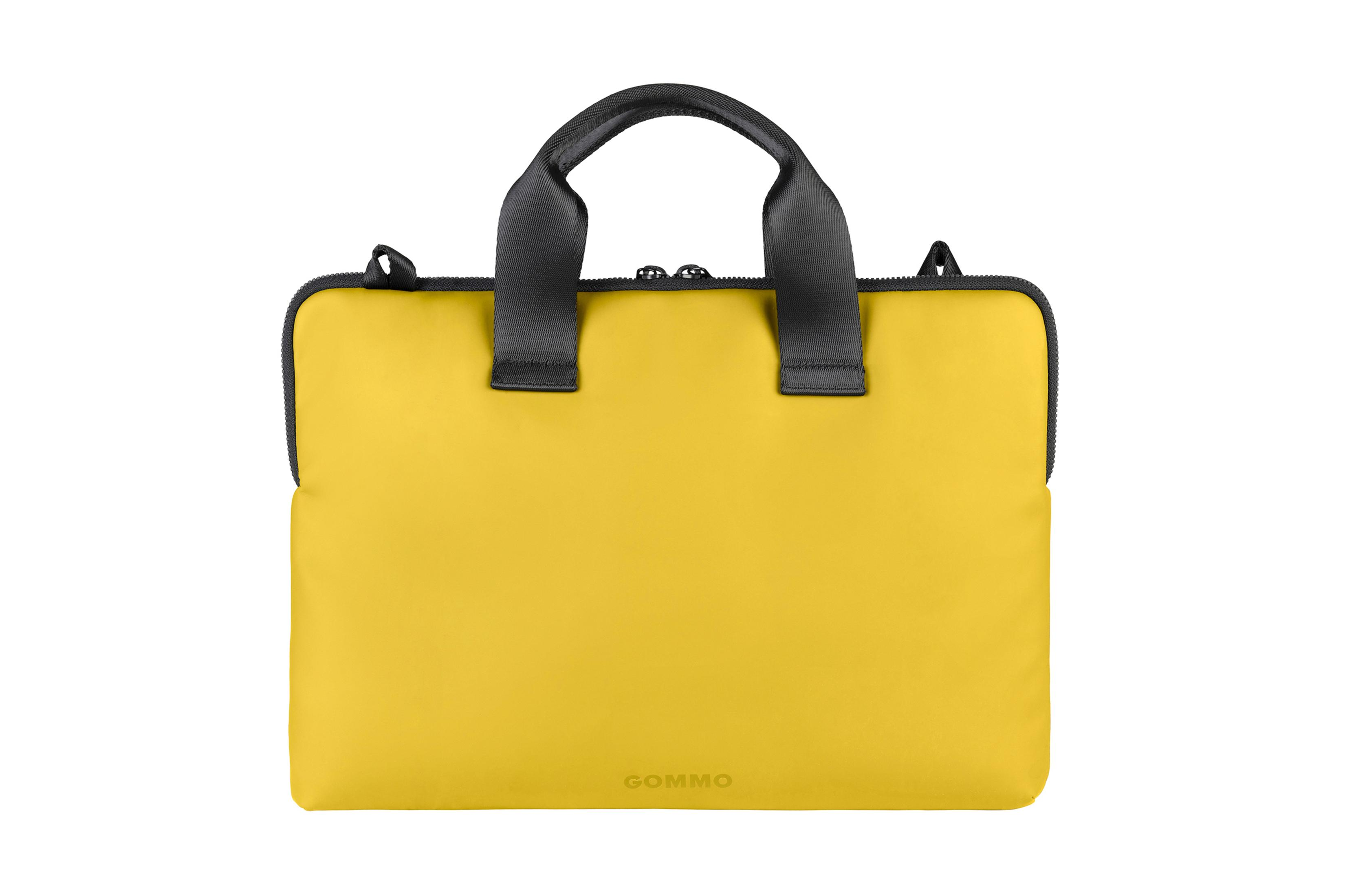 Una borsa gialla con manici e cerniere nere.