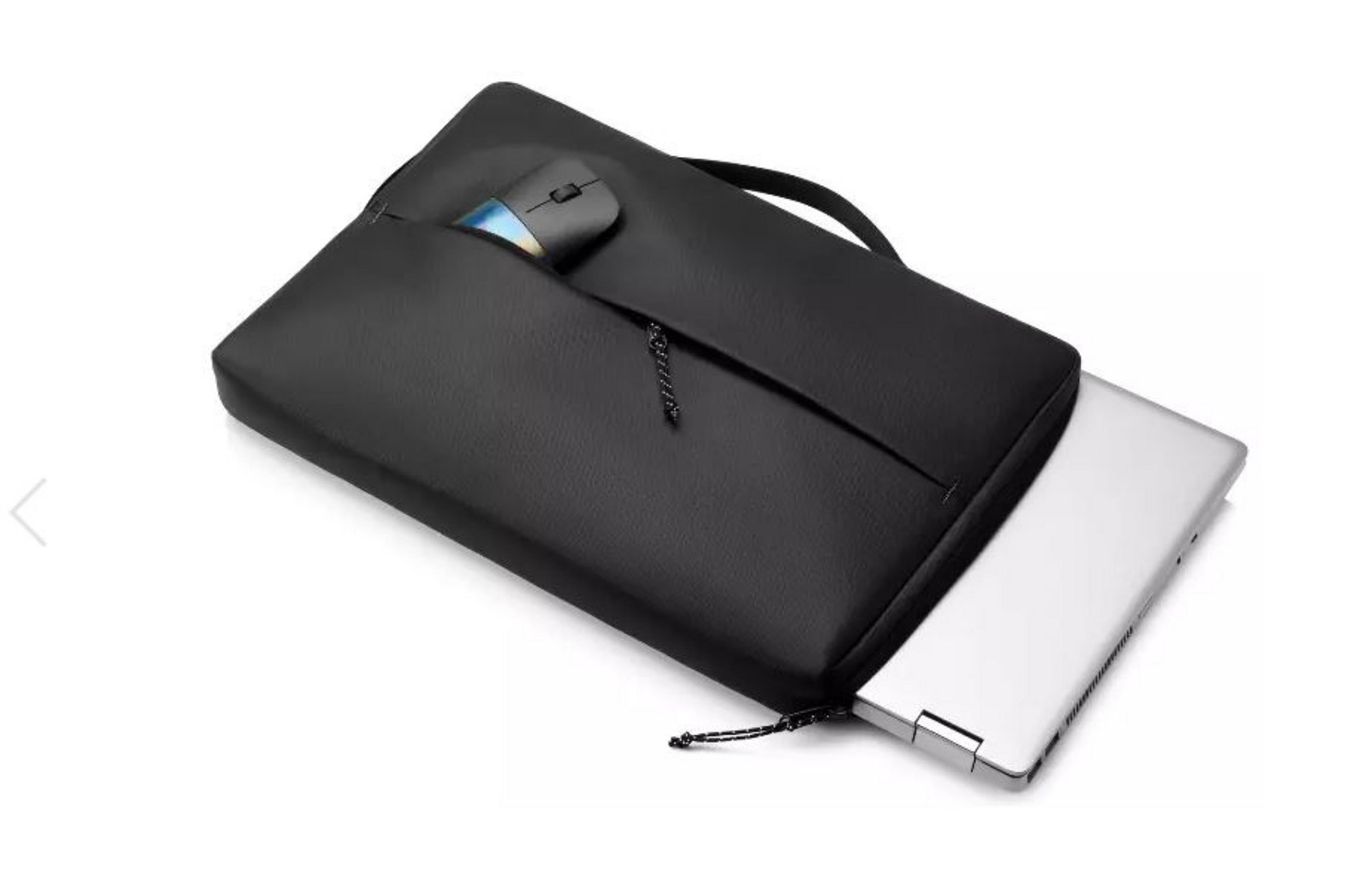 Borsa nera per laptop con laptop e mouse all'interno.