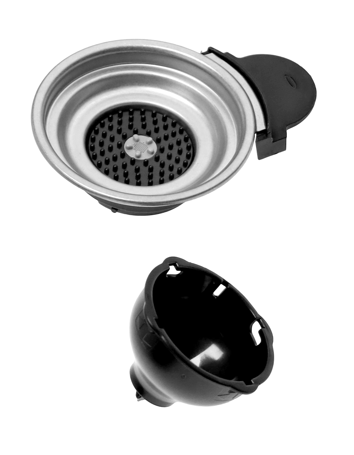 Silberner Kaffeefilterhalter mit schwarzem Einsatz und schwarzer Kappe.