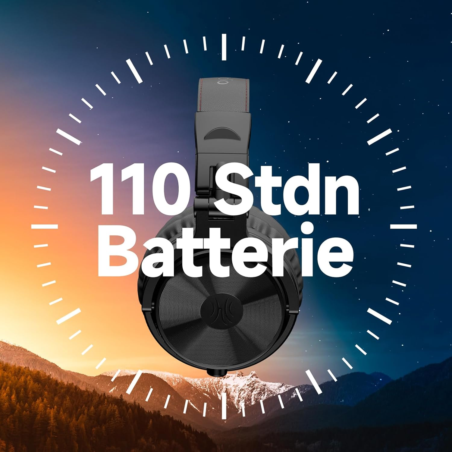 Czarne słuchawki z napisem "110 Std. Batterie" na tle gór i gwiaździstego nieba.