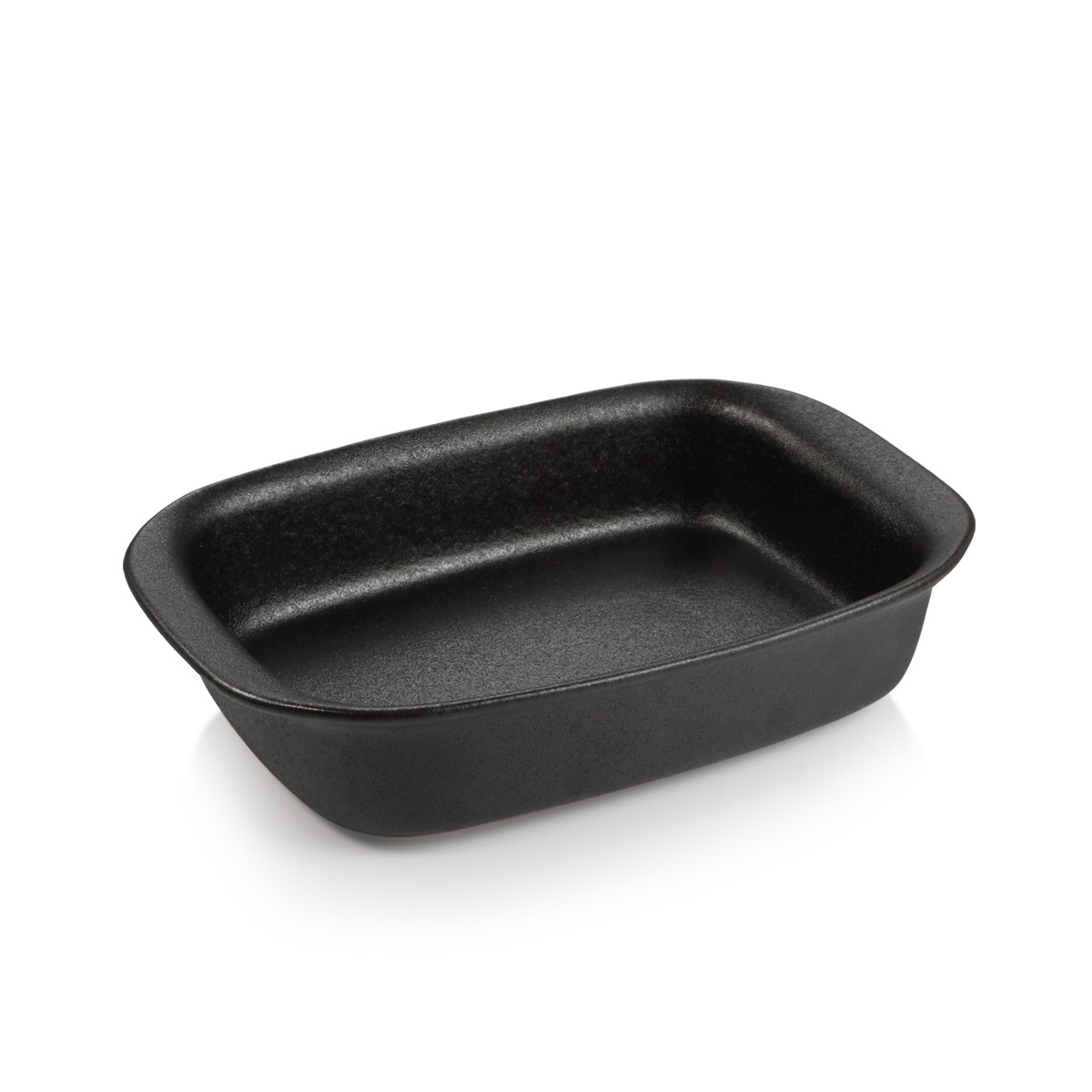 Eine schwarze rechteckige Auflaufform aus Gusseisen mit abgerundeten Ecken.