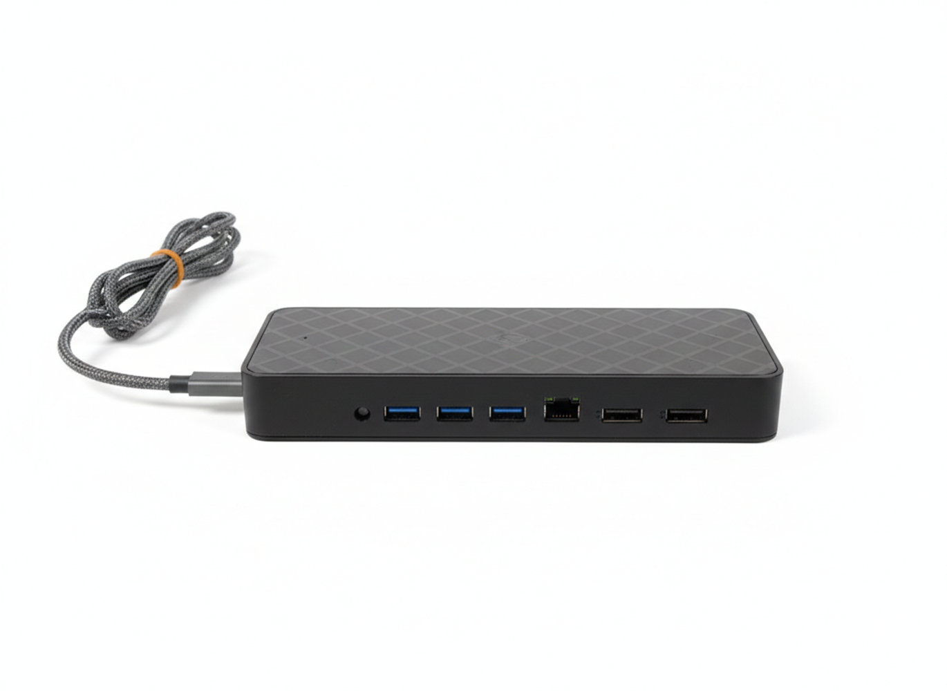 Schwarzer USB-C-Dockingstation mit mehreren Anschlüssen und grauem Kabel.