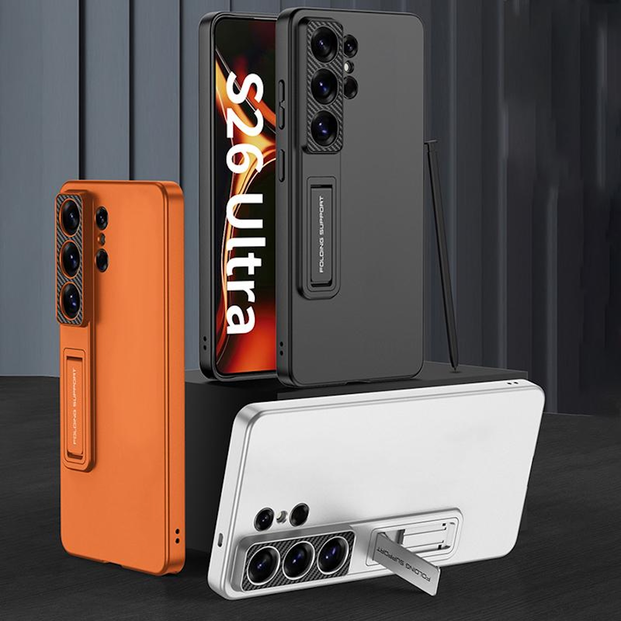 Tres fundas de teléfono: naranja, negra y blanca, con cámaras y soportes.